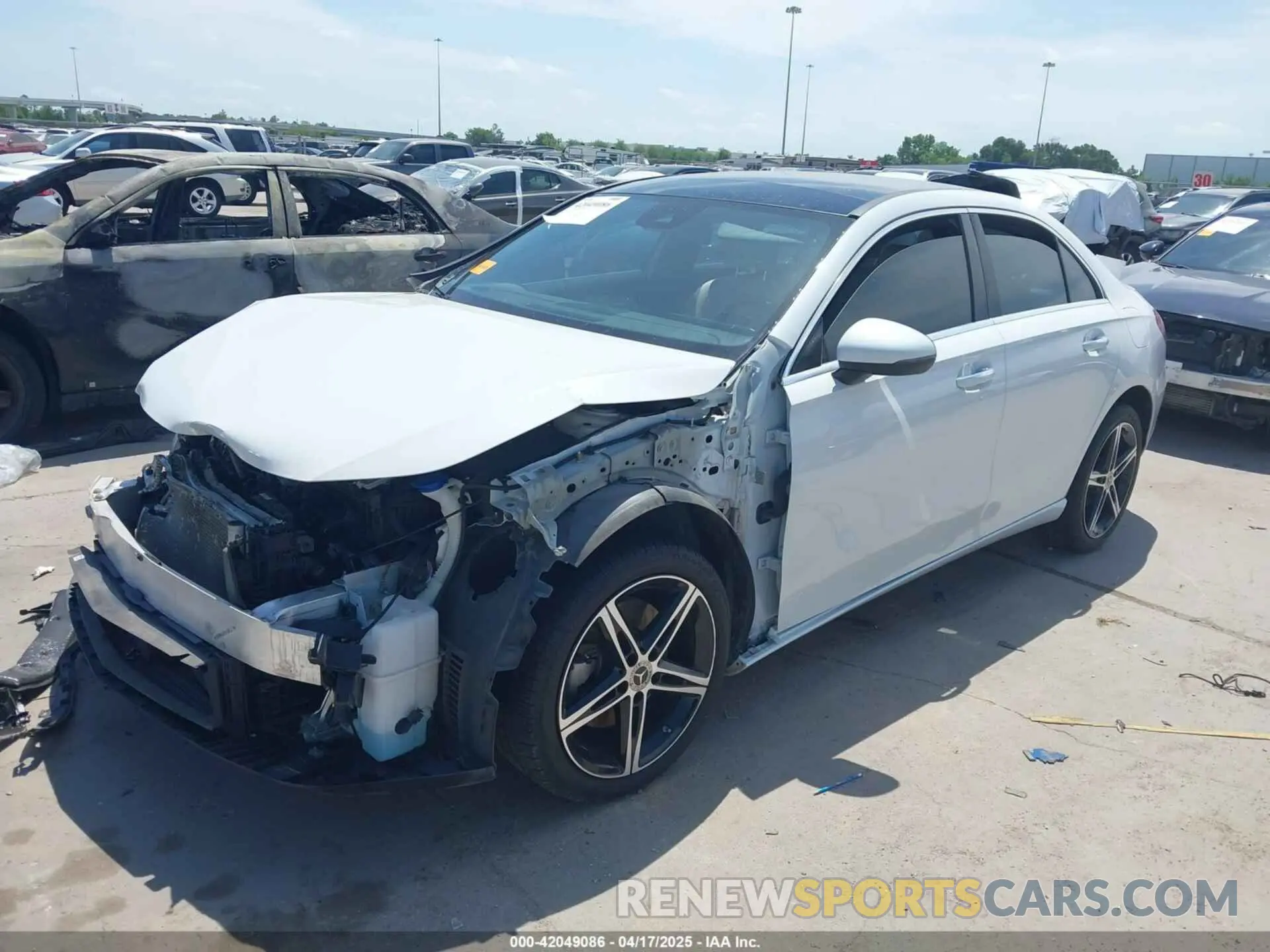 2 Photograph of a damaged car W1K3G4FB2NJ357146 MERCEDES-BENZ A 220 2022