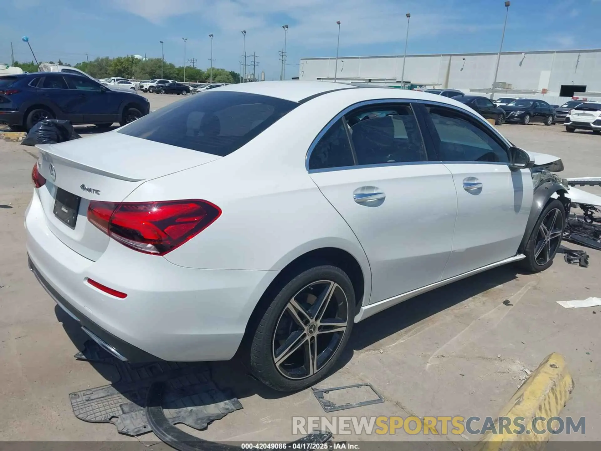 4 Photograph of a damaged car W1K3G4FB2NJ357146 MERCEDES-BENZ A 220 2022