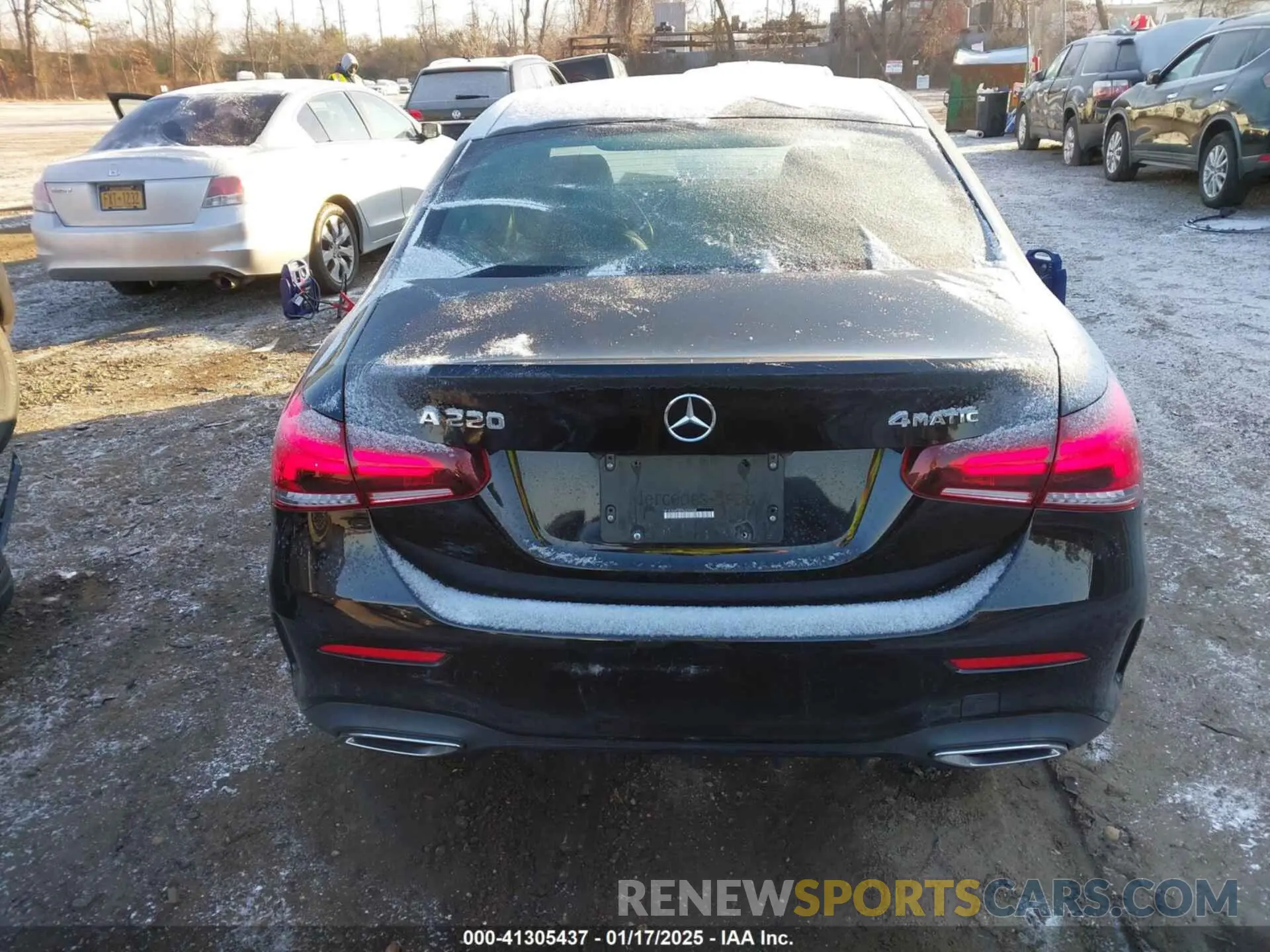17 Photograph of a damaged car W1K3G4FB5NJ334508 MERCEDES-BENZ A 220 2022