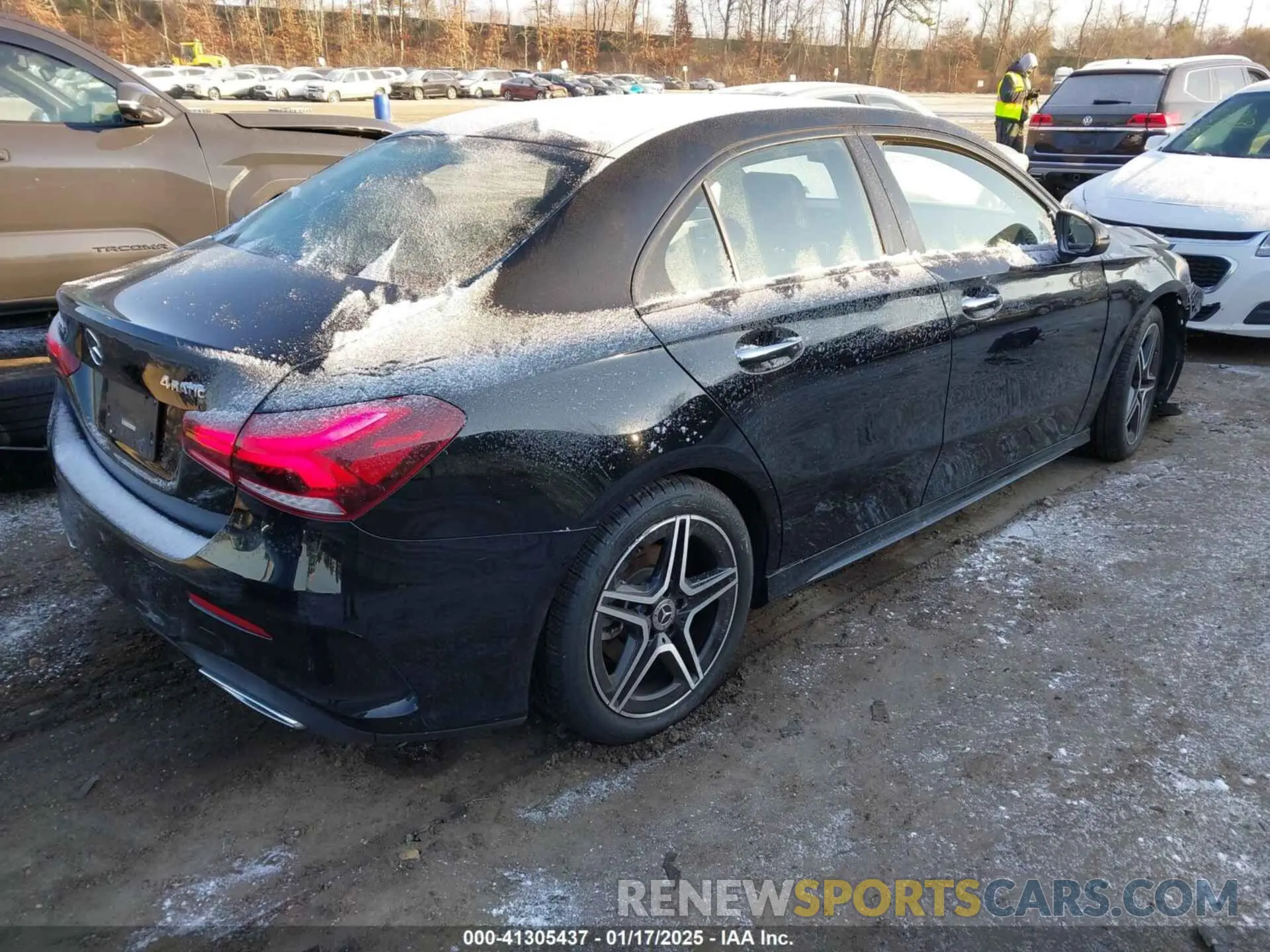 4 Photograph of a damaged car W1K3G4FB5NJ334508 MERCEDES-BENZ A 220 2022