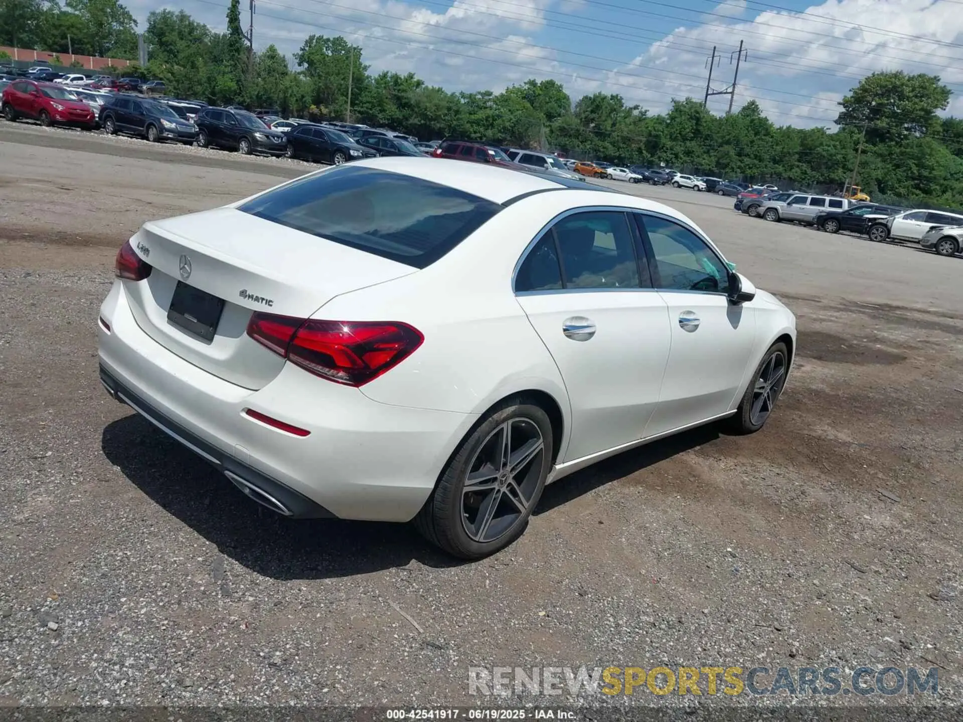 4 Photograph of a damaged car W1K3G4FB6NJ360938 MERCEDES-BENZ A 220 2022