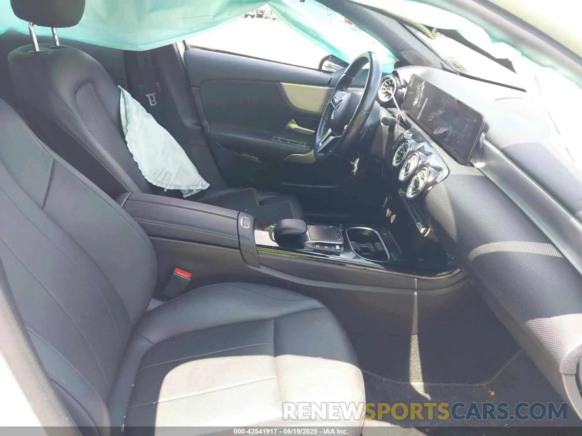 5 Photograph of a damaged car W1K3G4FB6NJ360938 MERCEDES-BENZ A 220 2022