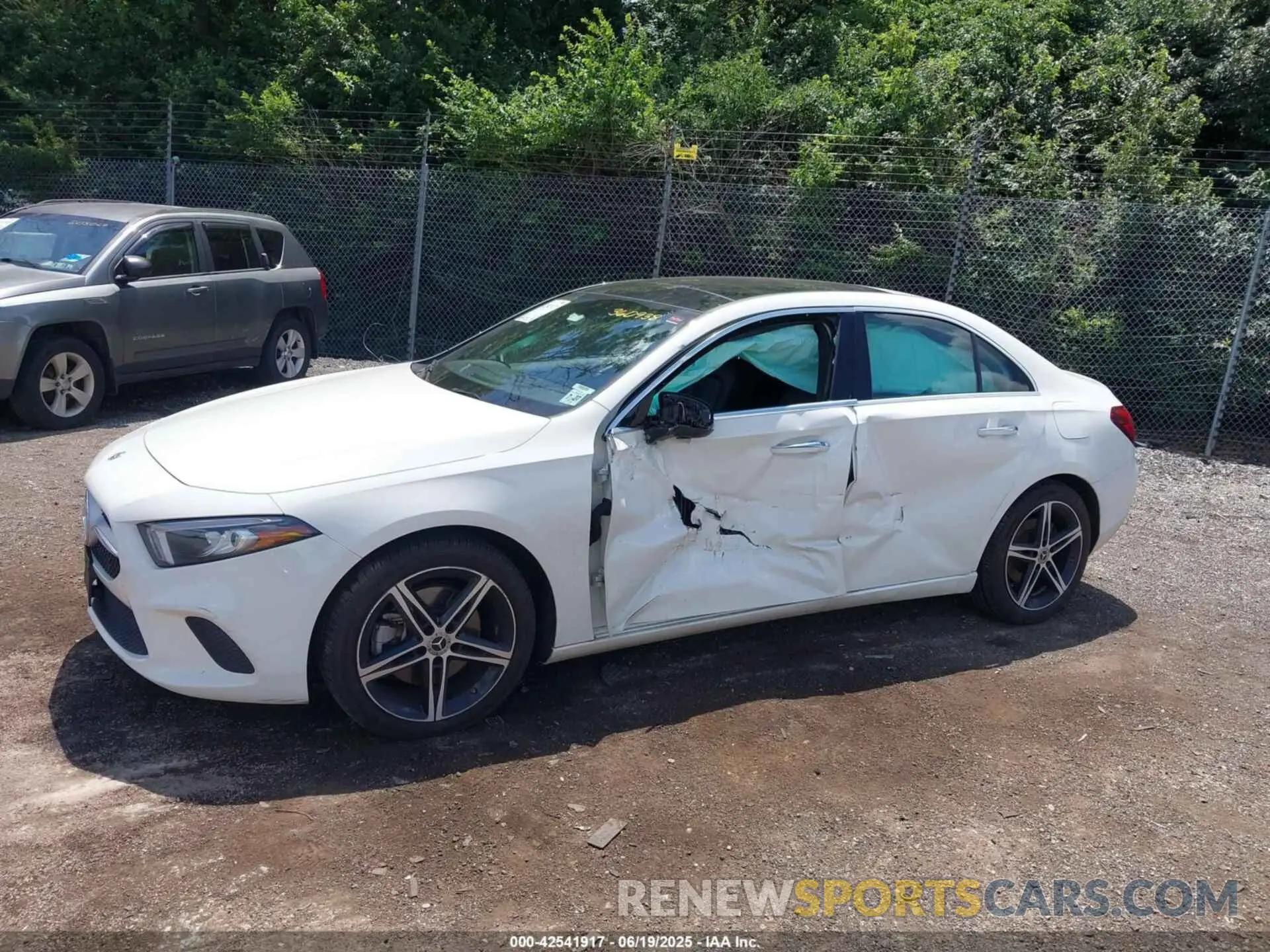 6 Photograph of a damaged car W1K3G4FB6NJ360938 MERCEDES-BENZ A 220 2022