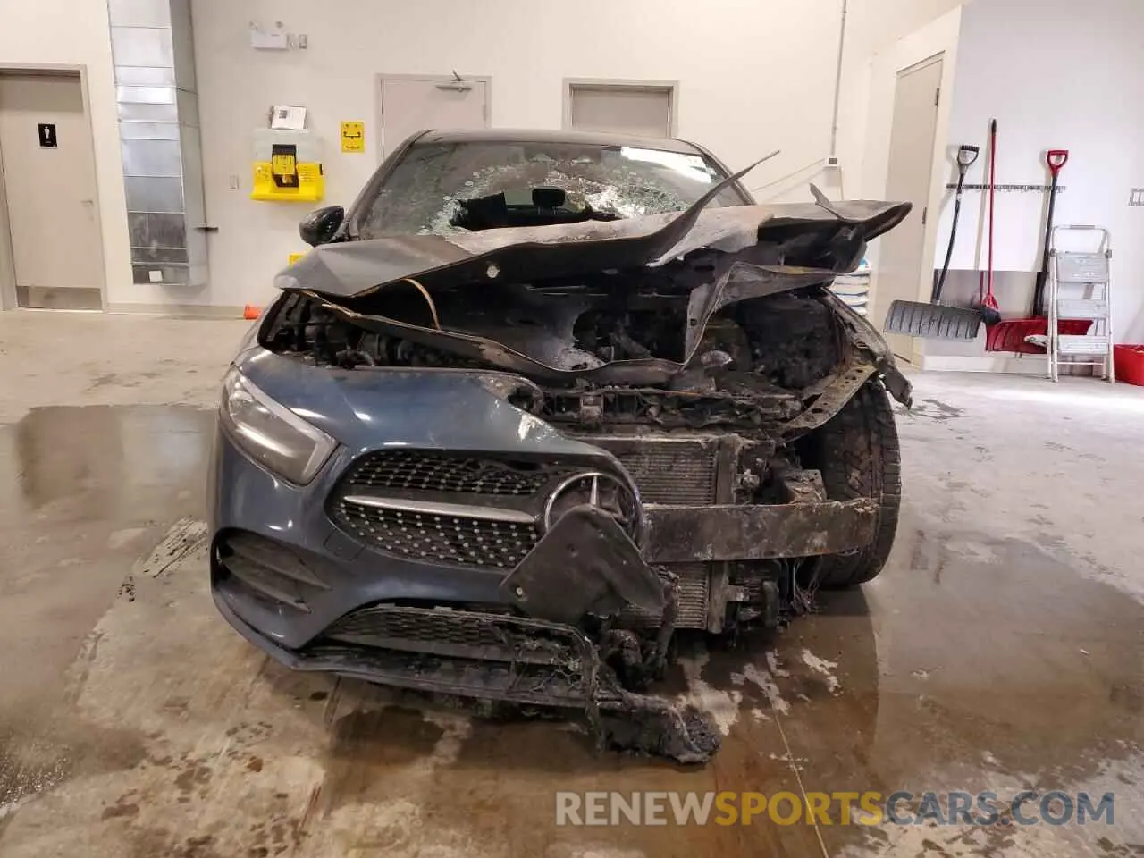 5 Photograph of a damaged car WDD3F4HB9KJ080359 MERCEDES-BENZ A-CLASS 2019