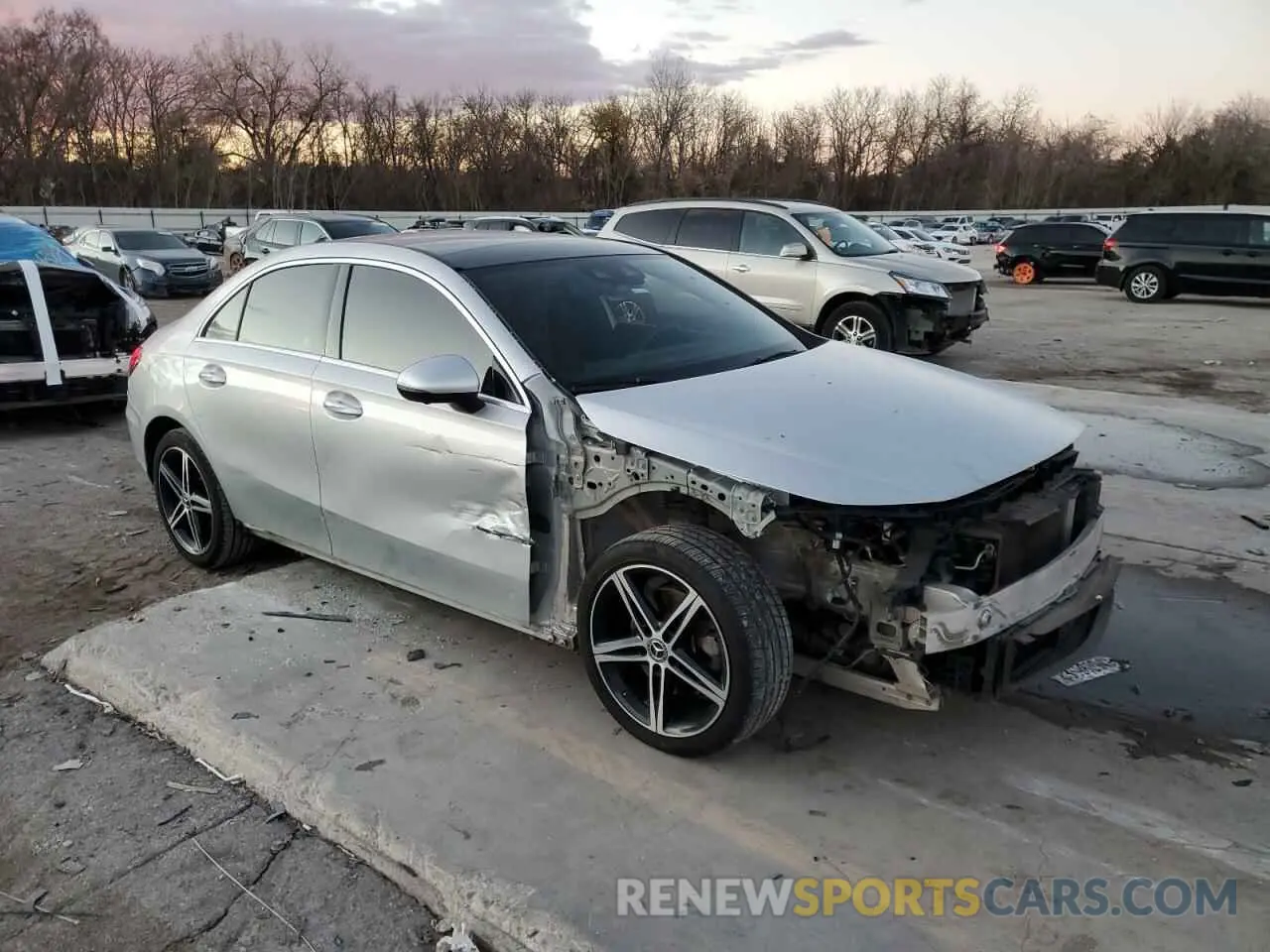 4 Photograph of a damaged car WDD3G4EB5KW012810 MERCEDES-BENZ A-CLASS 2019