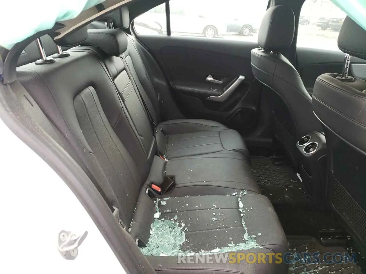 6 Photograph of a damaged car WDD3G4EB6KW033813 MERCEDES-BENZ A-CLASS 2019
