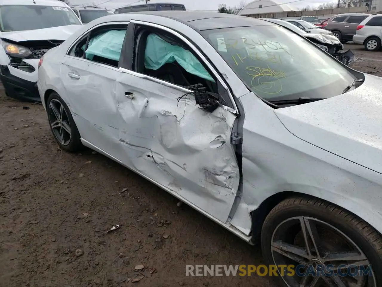 9 Photograph of a damaged car WDD3G4EB6KW033813 MERCEDES-BENZ A-CLASS 2019