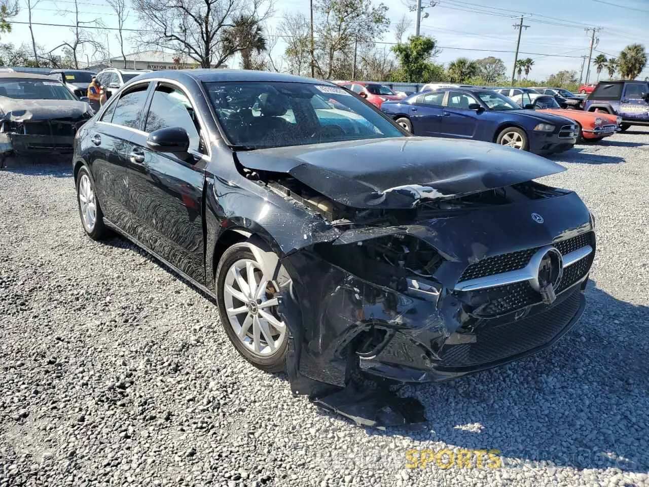 4 Photograph of a damaged car WDD3G4EB8KW001977 MERCEDES-BENZ A-CLASS 2019