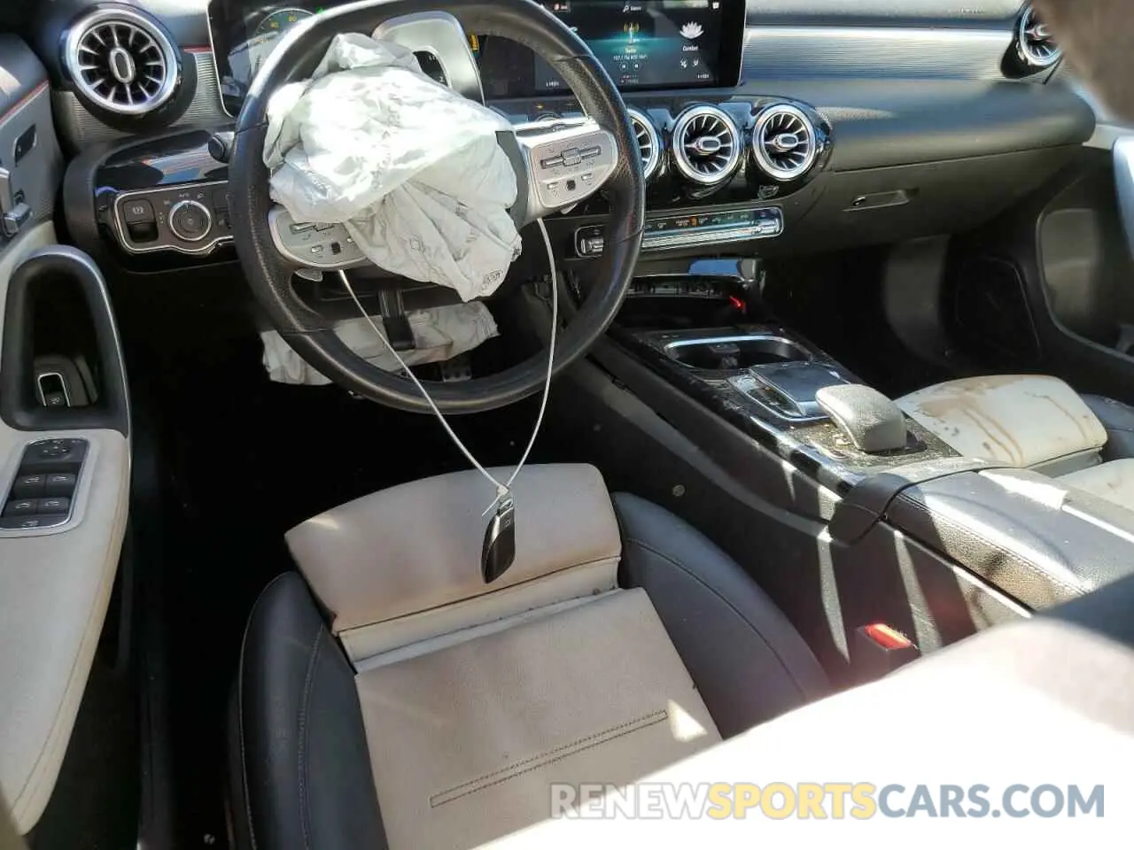 8 Photograph of a damaged car WDD3G4EBXKW028565 MERCEDES-BENZ A-CLASS 2019
