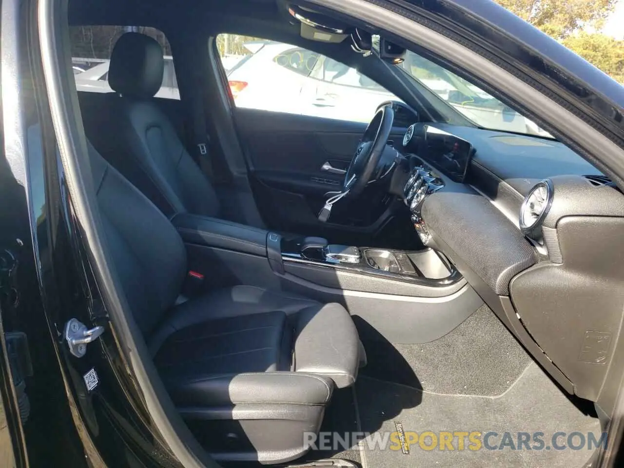 5 Photograph of a damaged car WDD3G4FBXKW006483 MERCEDES-BENZ A-CLASS 2019