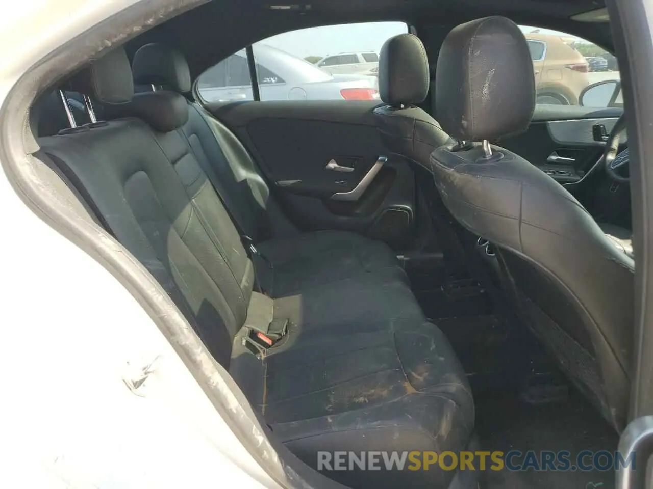 10 Photograph of a damaged car W1K3G4EB0LJ231270 MERCEDES-BENZ A-CLASS 2020