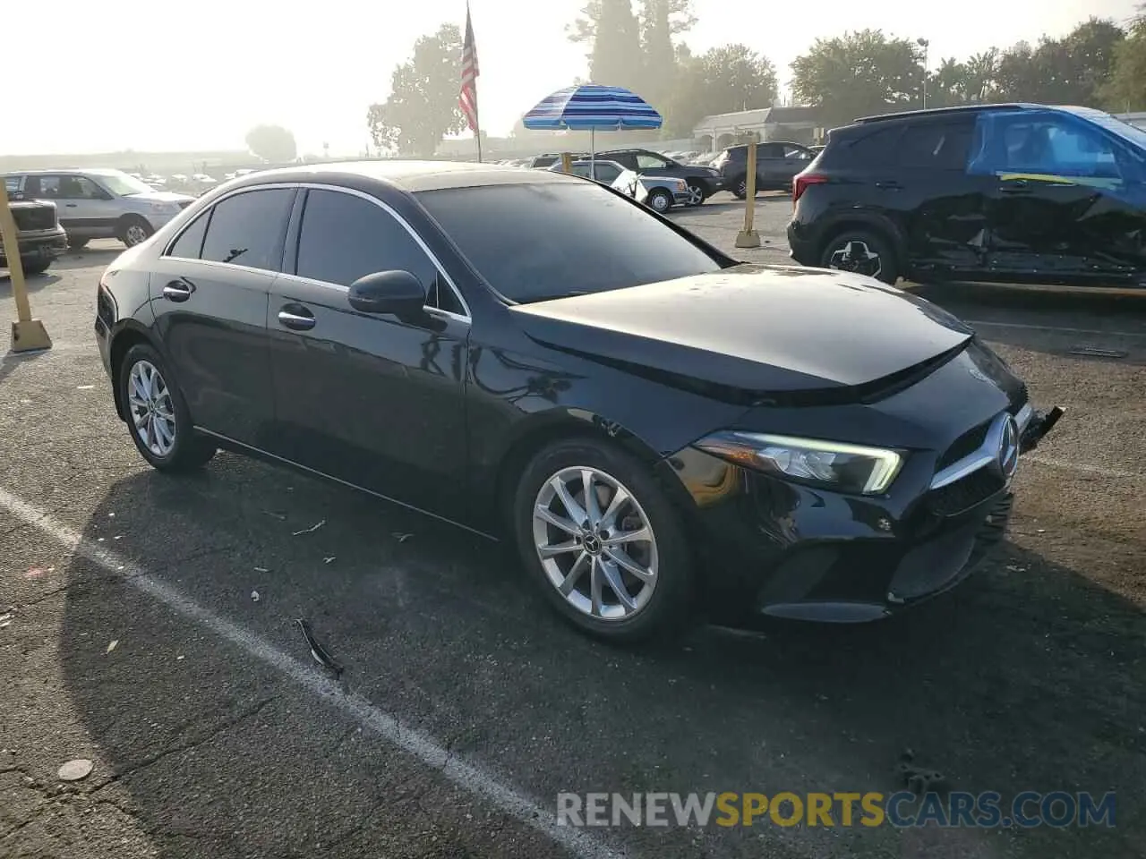 4 Photograph of a damaged car W1K3G4EB2LW043501 MERCEDES-BENZ A-CLASS 2020