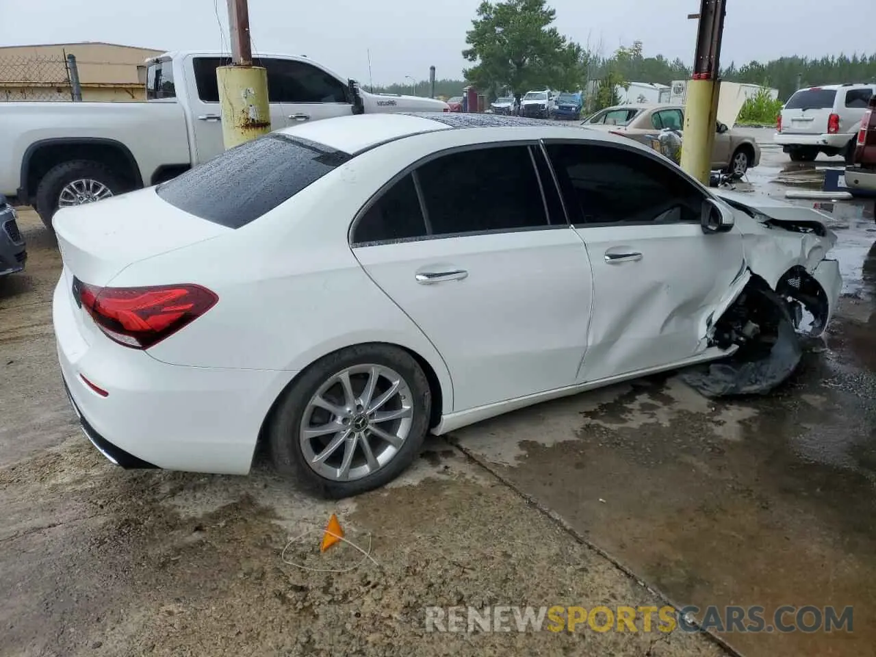 3 Photograph of a damaged car W1K3G4EB8MJ274515 MERCEDES-BENZ A-CLASS 2021