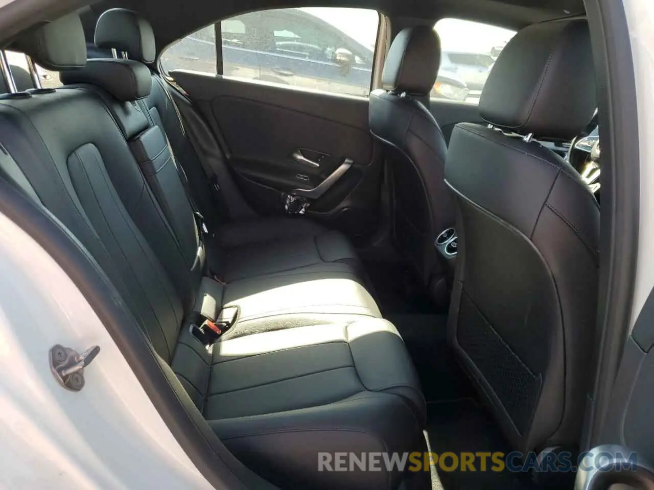 10 Photograph of a damaged car W1K3G4EB5NJ326183 MERCEDES-BENZ A-CLASS 2022