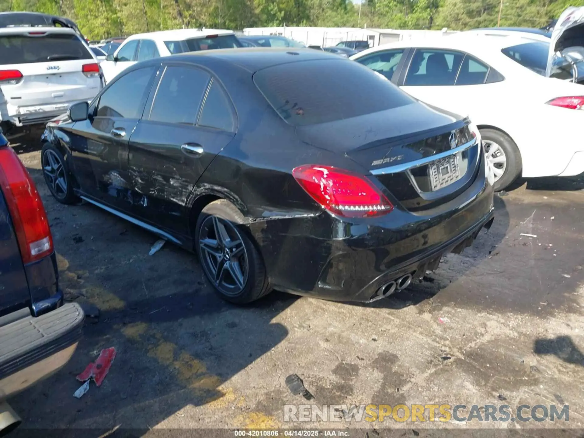 3 Photograph of a damaged car W1KWF6EB4MR611985 MERCEDES-BENZ AMG C 43 2021