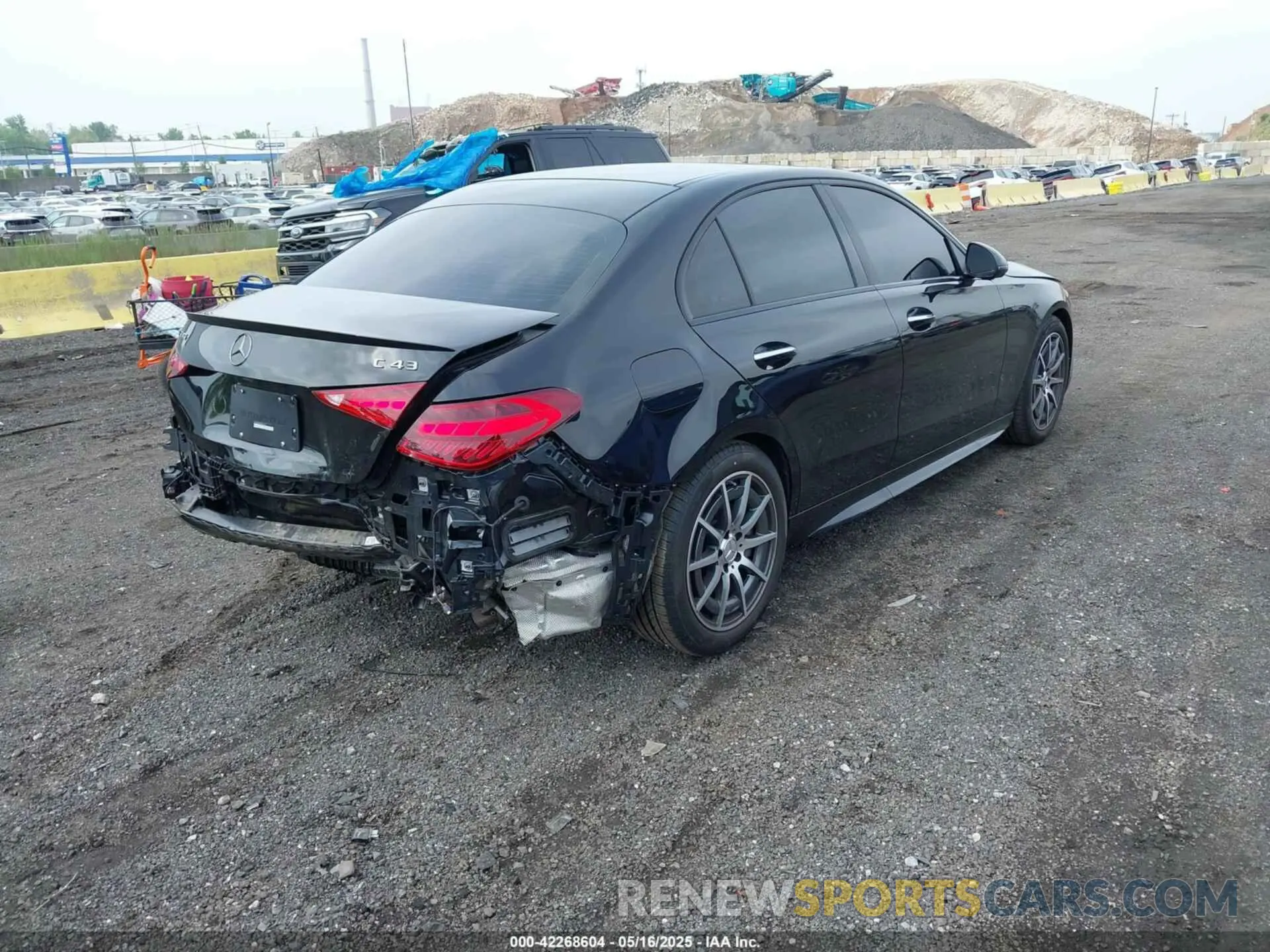 4 Photograph of a damaged car W1KAF8HB7RR168322 MERCEDES-BENZ AMG C 43 2024