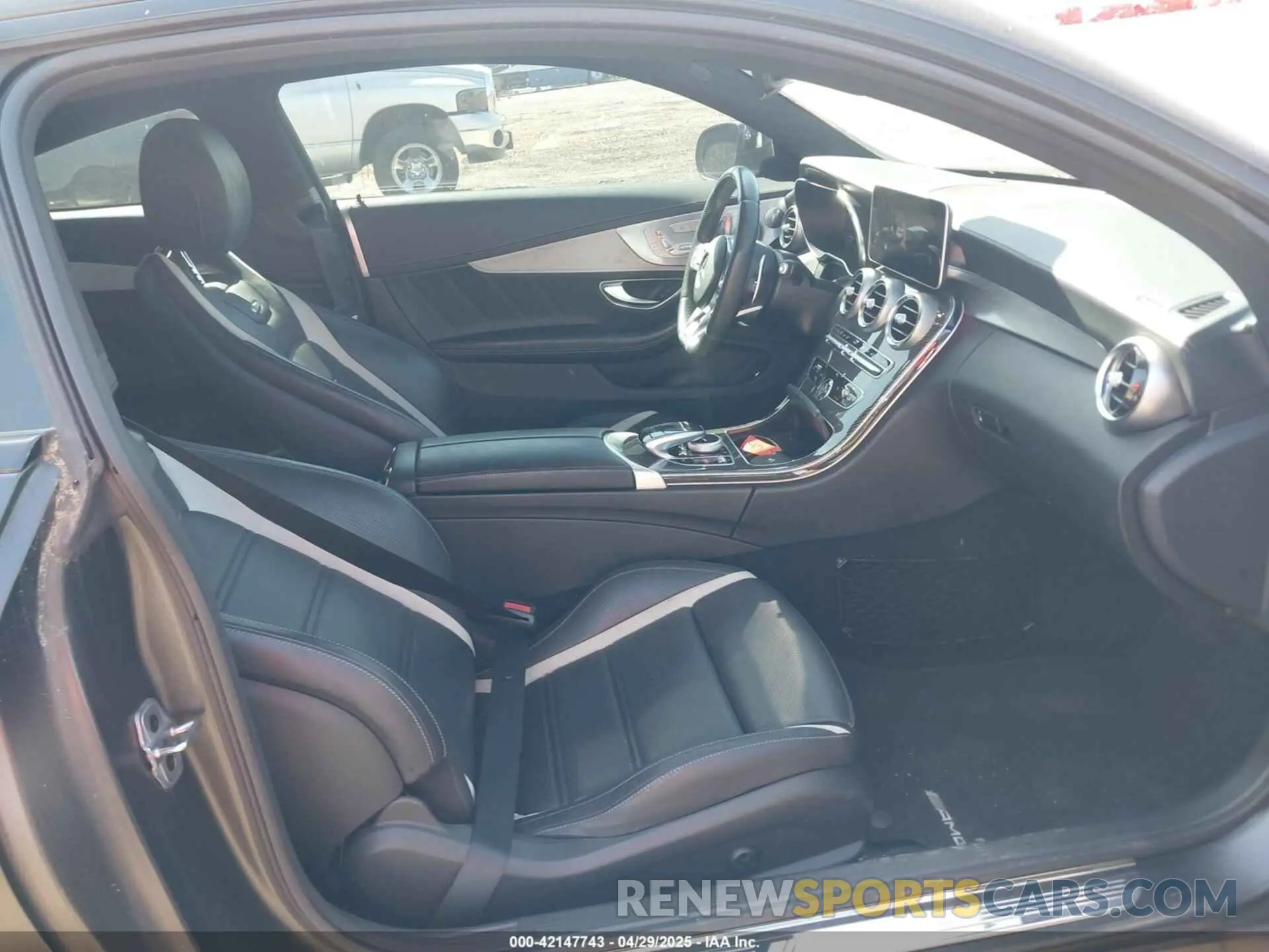 5 Photograph of a damaged car WDDWJ8HBXKF845181 MERCEDES-BENZ AMG C 63 2019