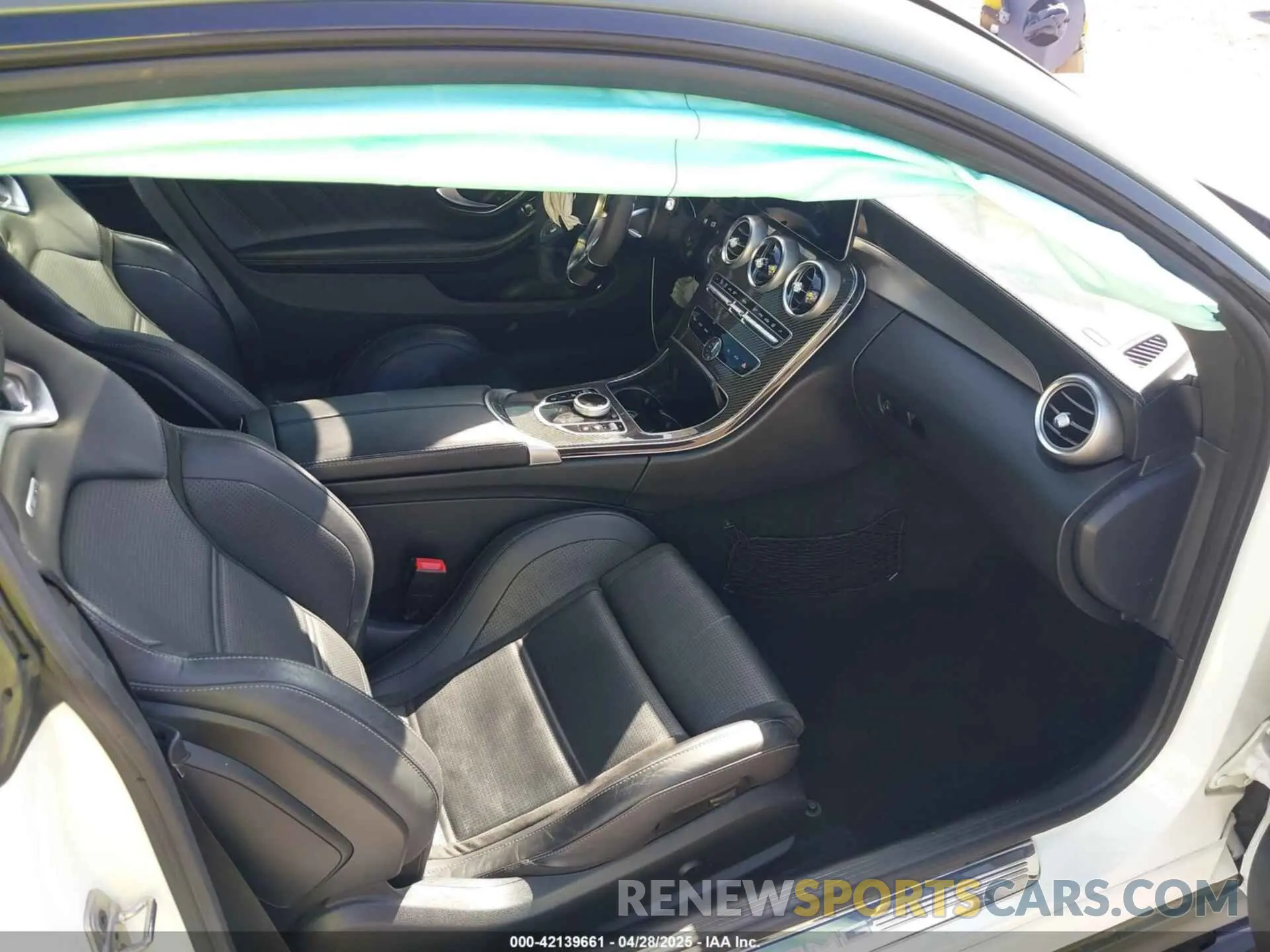 5 Photograph of a damaged car WDDWJ8HB7LF968504 MERCEDES-BENZ AMG C 63 2020