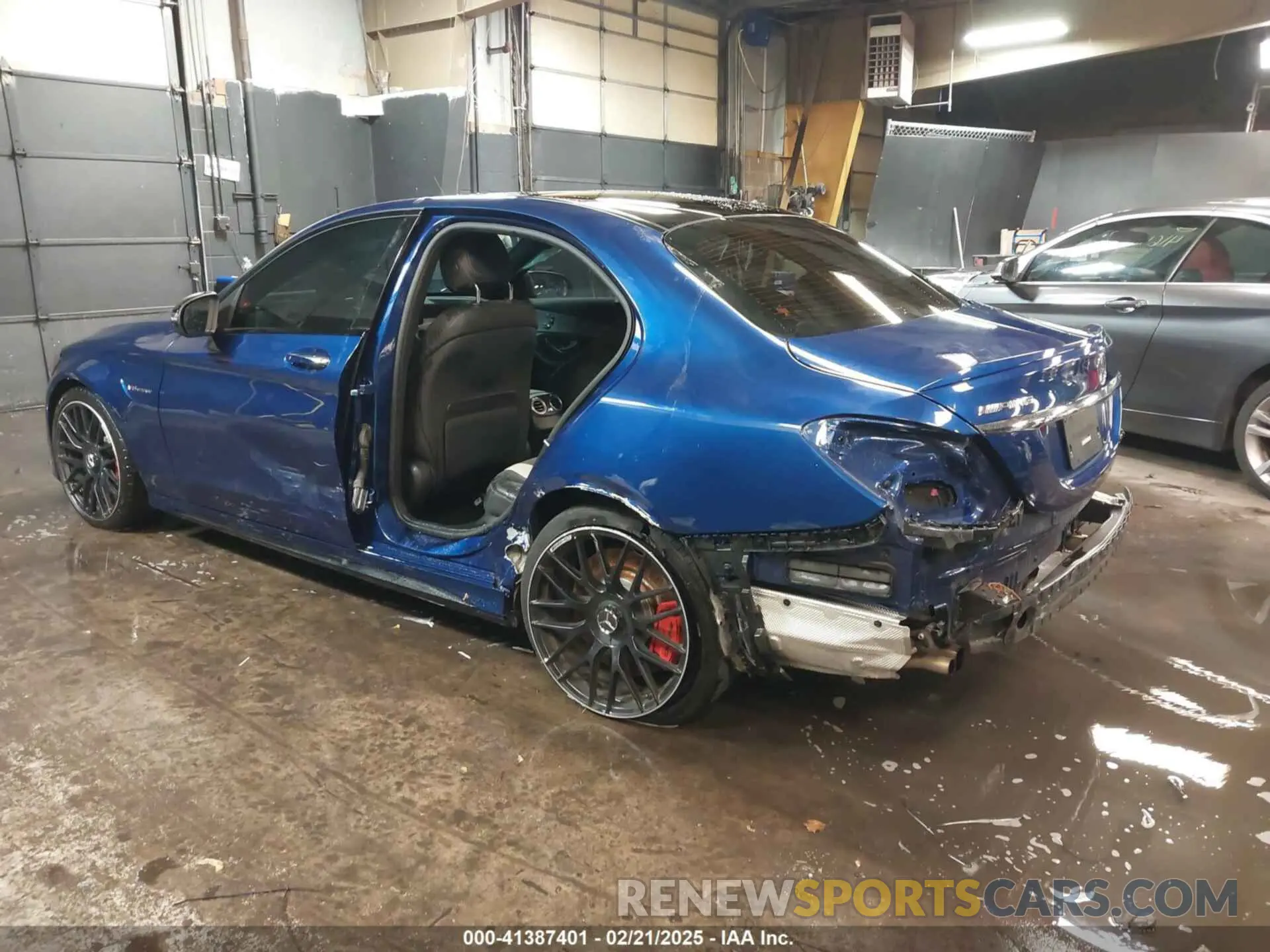 3 Photograph of a damaged car W1KWF8HBXMR647994 MERCEDES-BENZ AMG C 63 2021