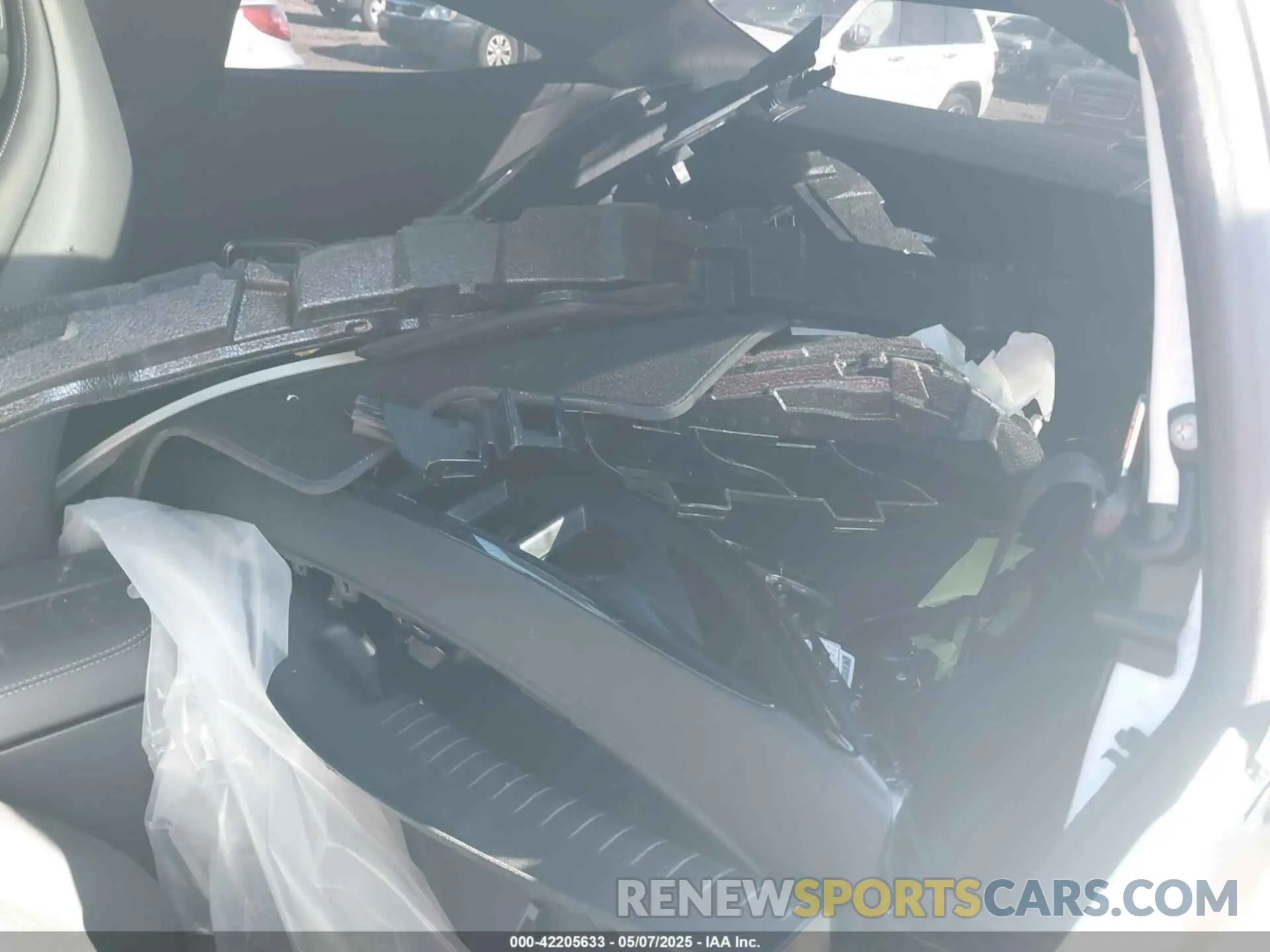 12 Photograph of a damaged car W1KMJ6CB0RF043624 MERCEDES-BENZ AMG CLE 53 2024