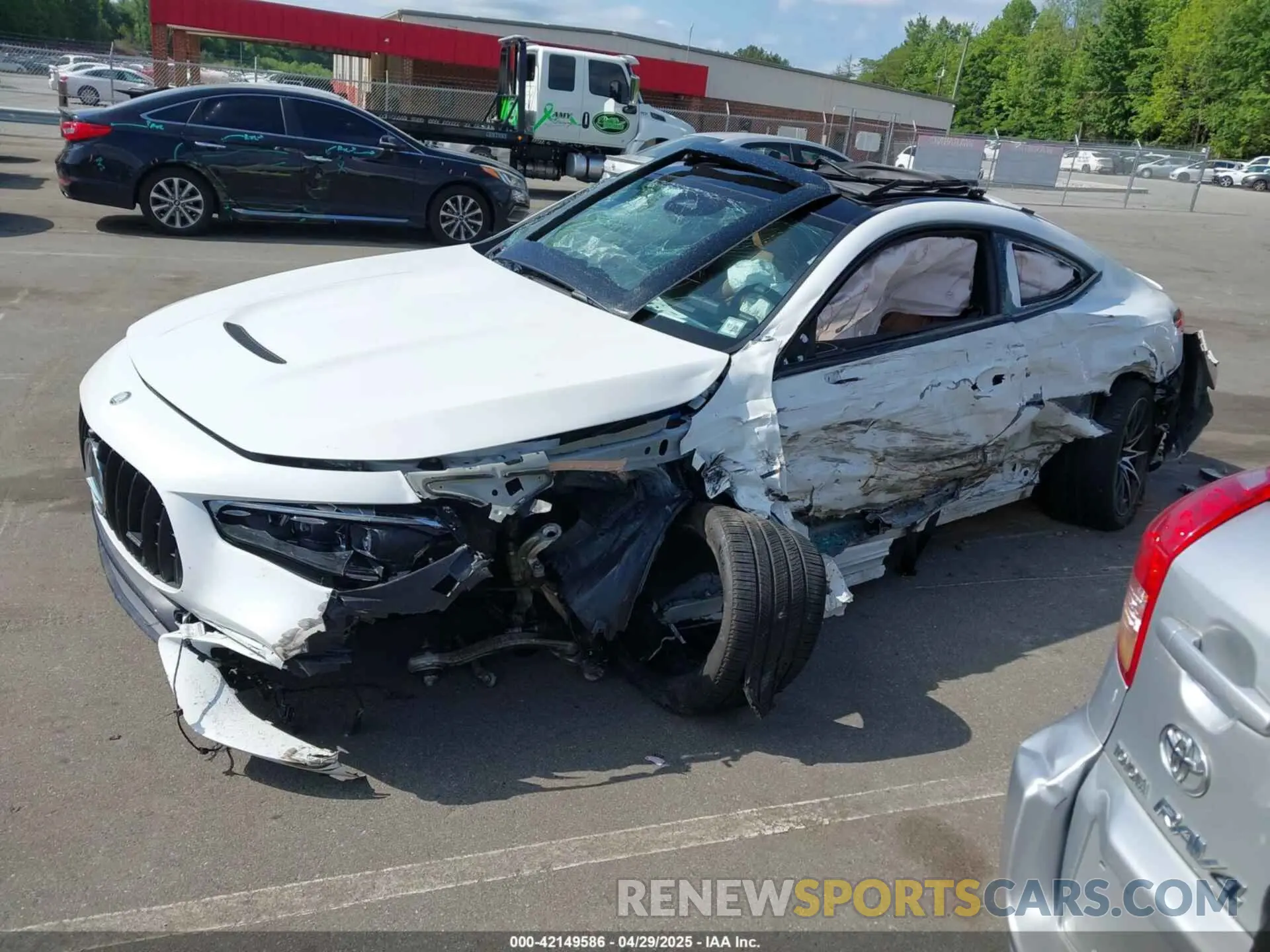 2 Photograph of a damaged car W1KMJ6CB0SF053141 MERCEDES-BENZ AMG CLE 53 2025