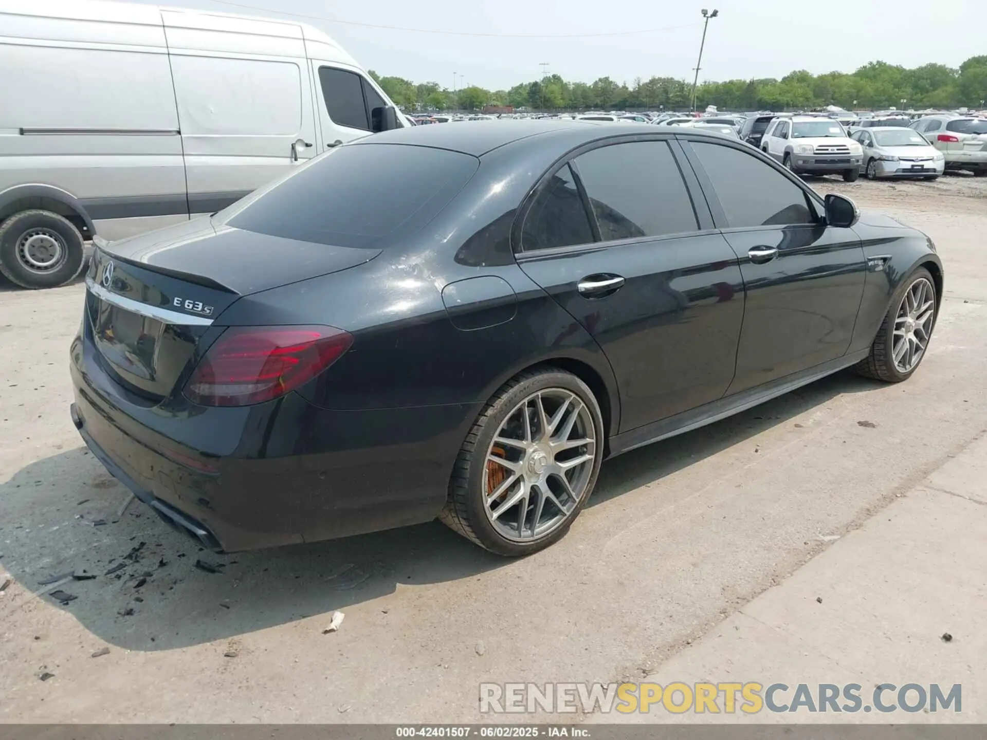 4 Photograph of a damaged car WDDZF8KB0KA534959 MERCEDES-BENZ AMG E 63 2019