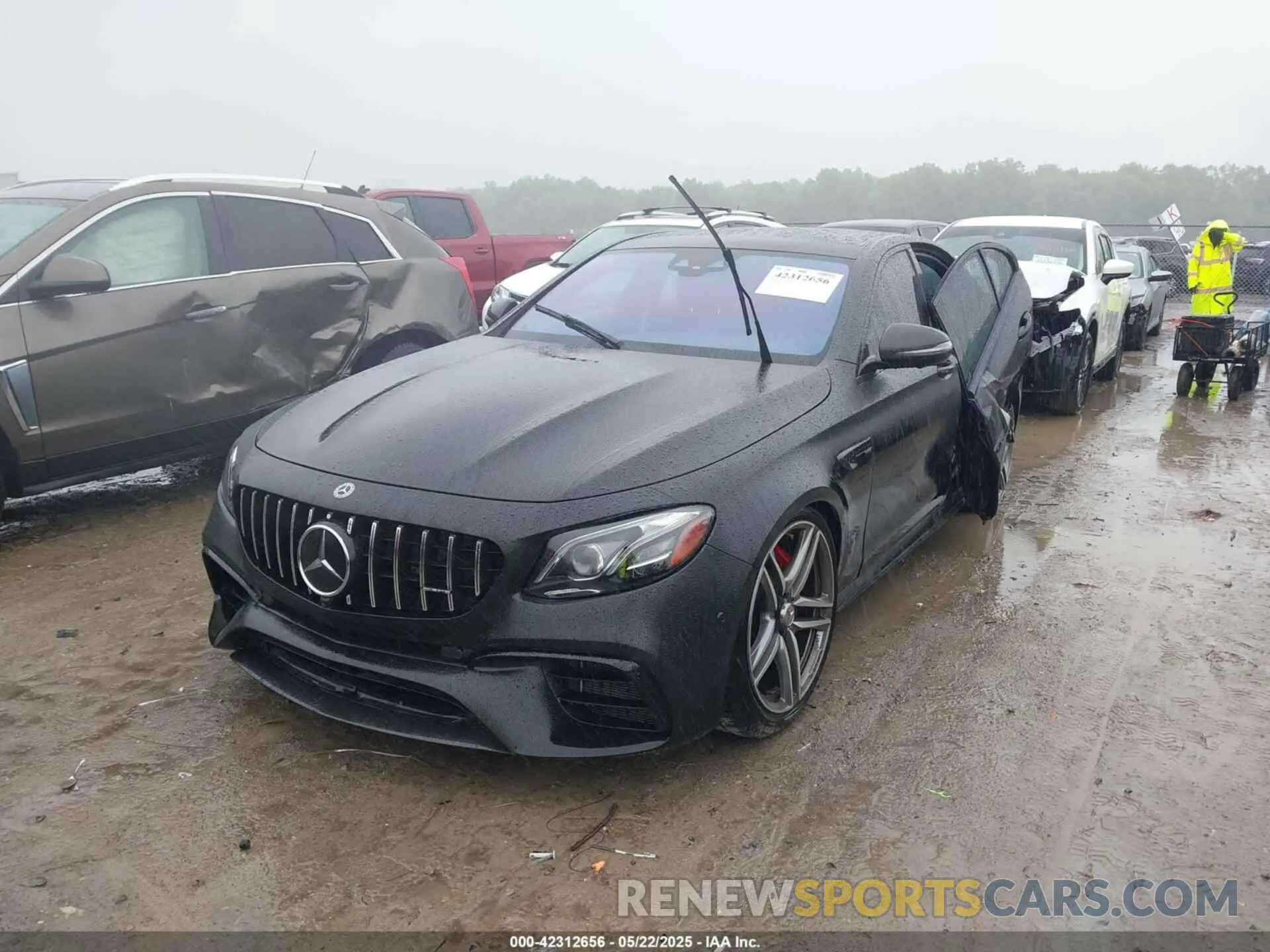2 Photograph of a damaged car WDDZF8KB6KA522296 MERCEDES-BENZ AMG E 63 2019