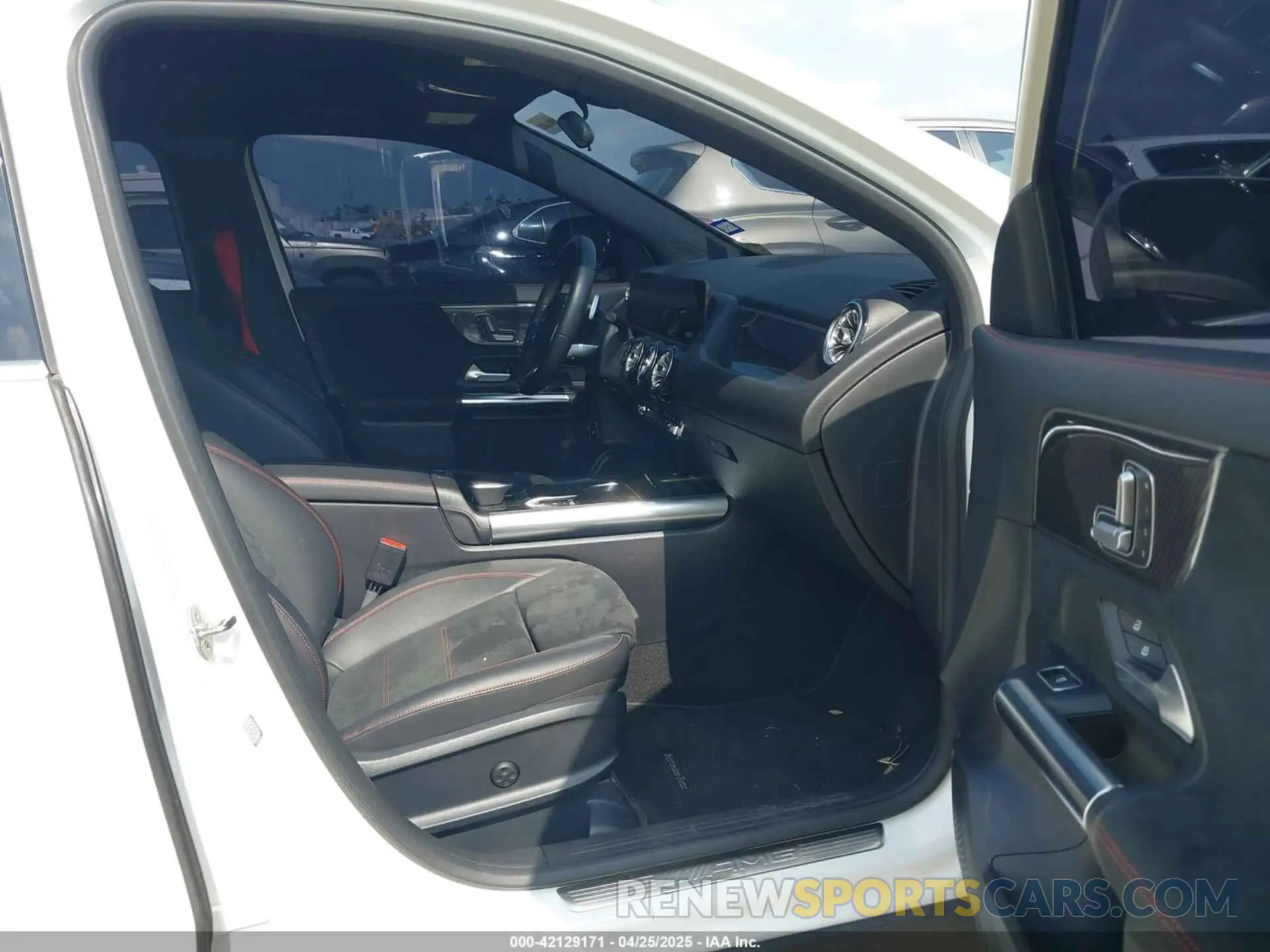 5 Photograph of a damaged car W1N4N5BB3MJ134251 MERCEDES-BENZ AMG GLA 35 2021