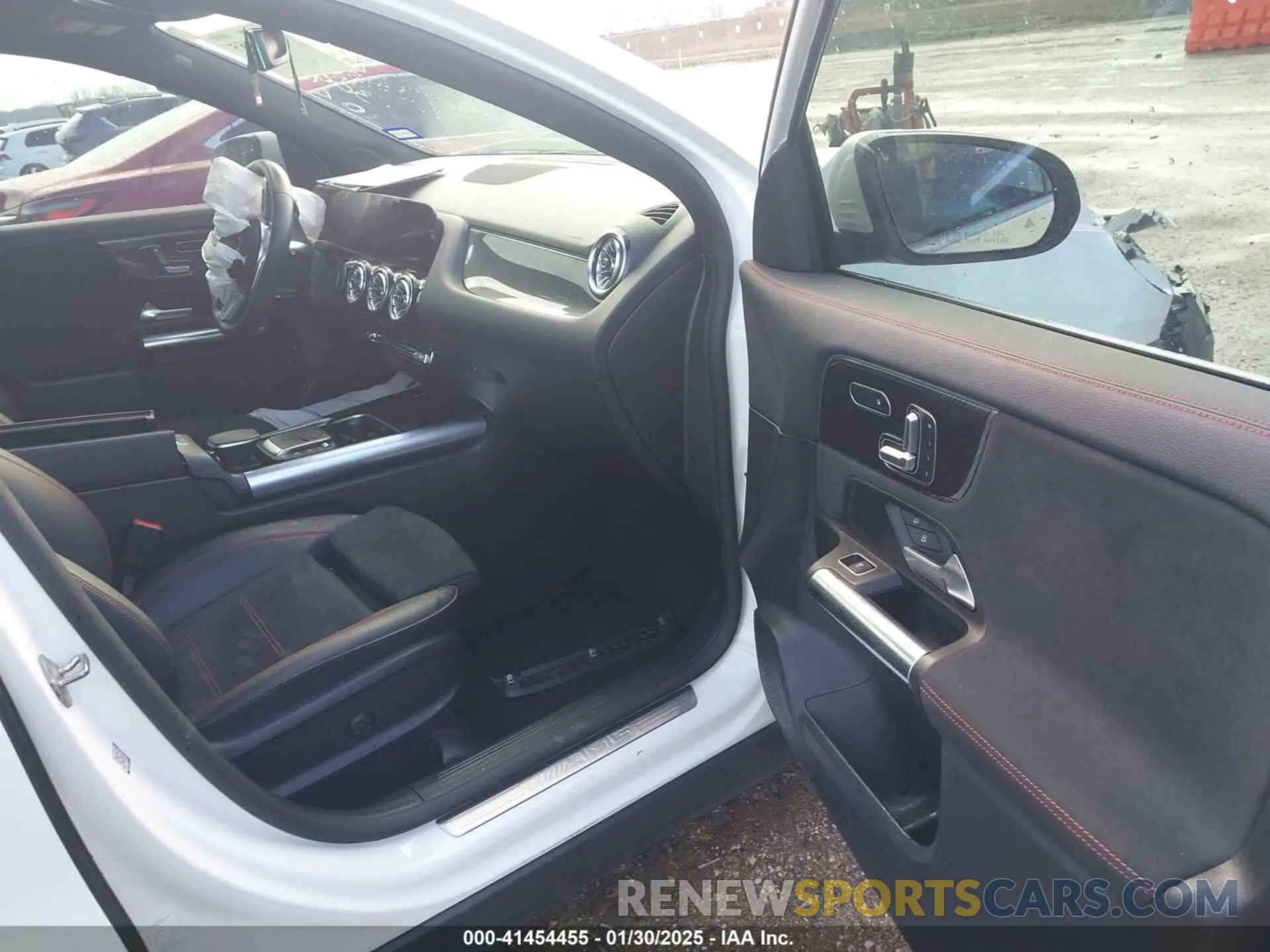 5 Photograph of a damaged car W1N4N5BB1PJ451918 MERCEDES-BENZ AMG GLA 35 2023