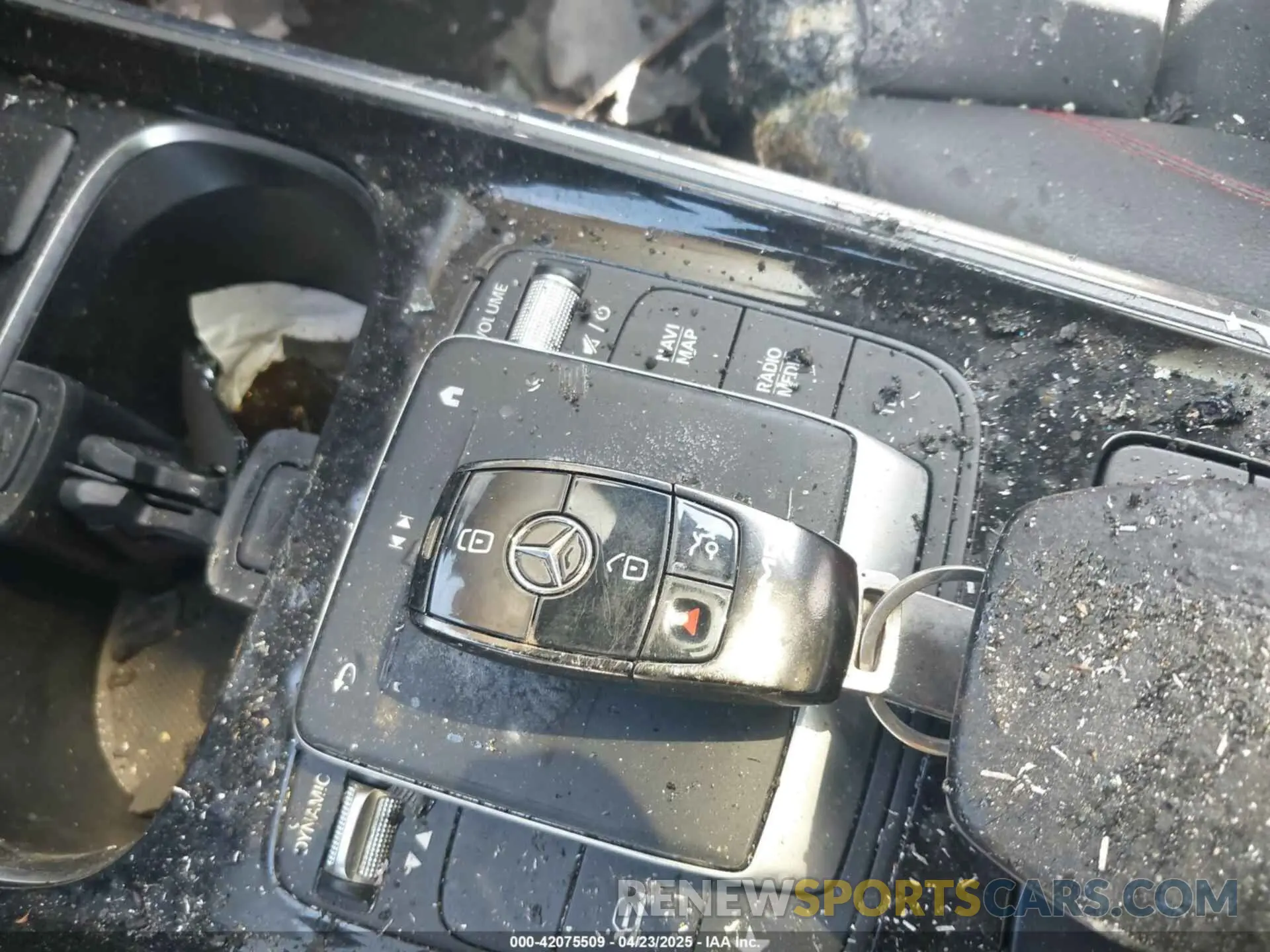 11 Photograph of a damaged car W1N4M5BB1NW172956 MERCEDES-BENZ AMG GLB 35 2022