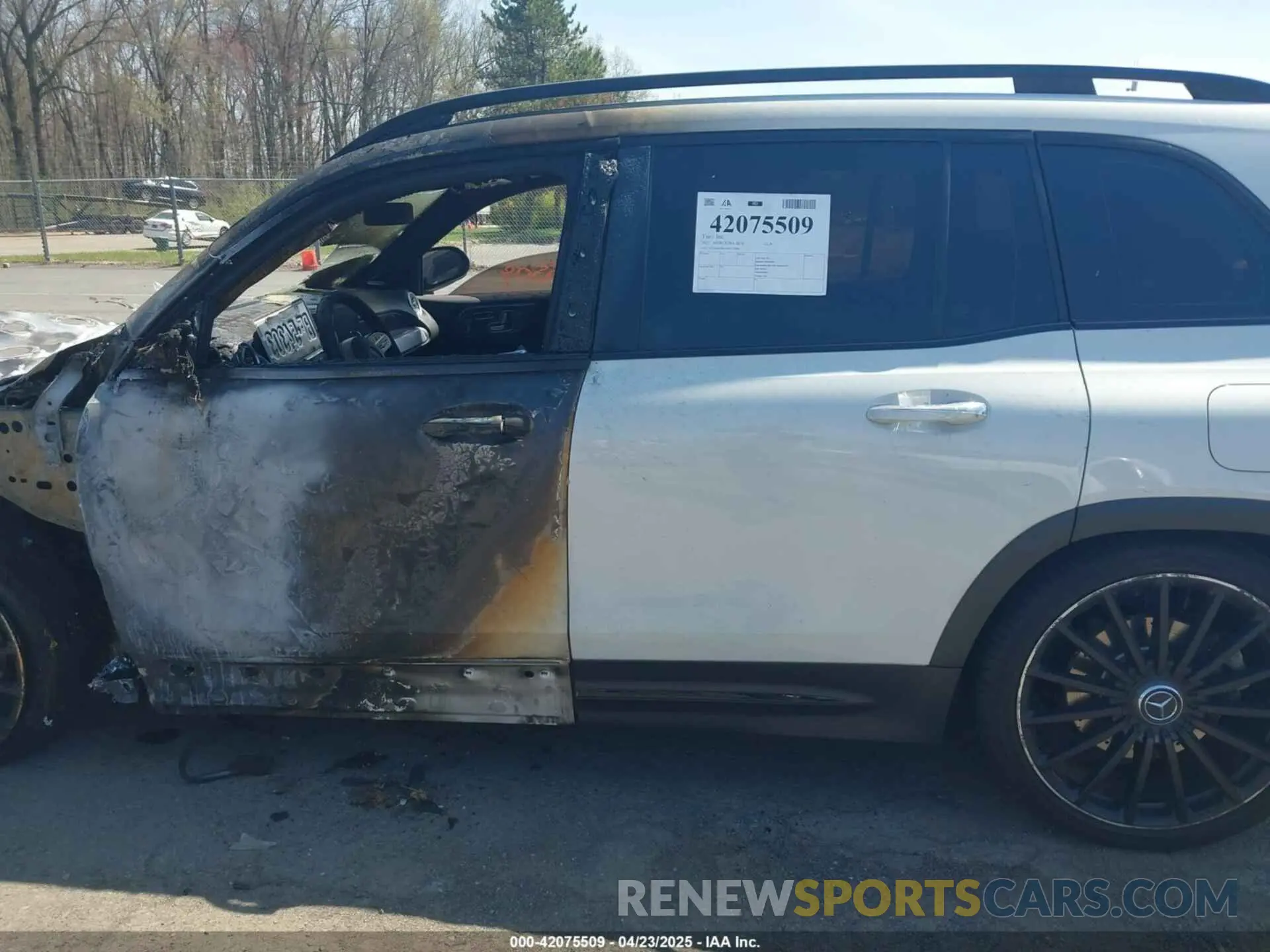 14 Photograph of a damaged car W1N4M5BB1NW172956 MERCEDES-BENZ AMG GLB 35 2022