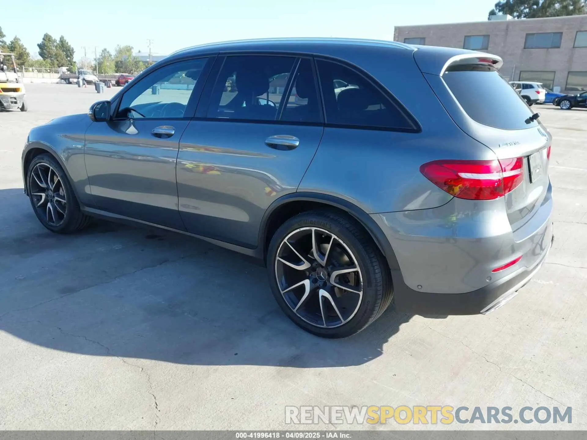 3 Photograph of a damaged car WDC0G6EB3KF523256 MERCEDES-BENZ AMG GLC 43 2019