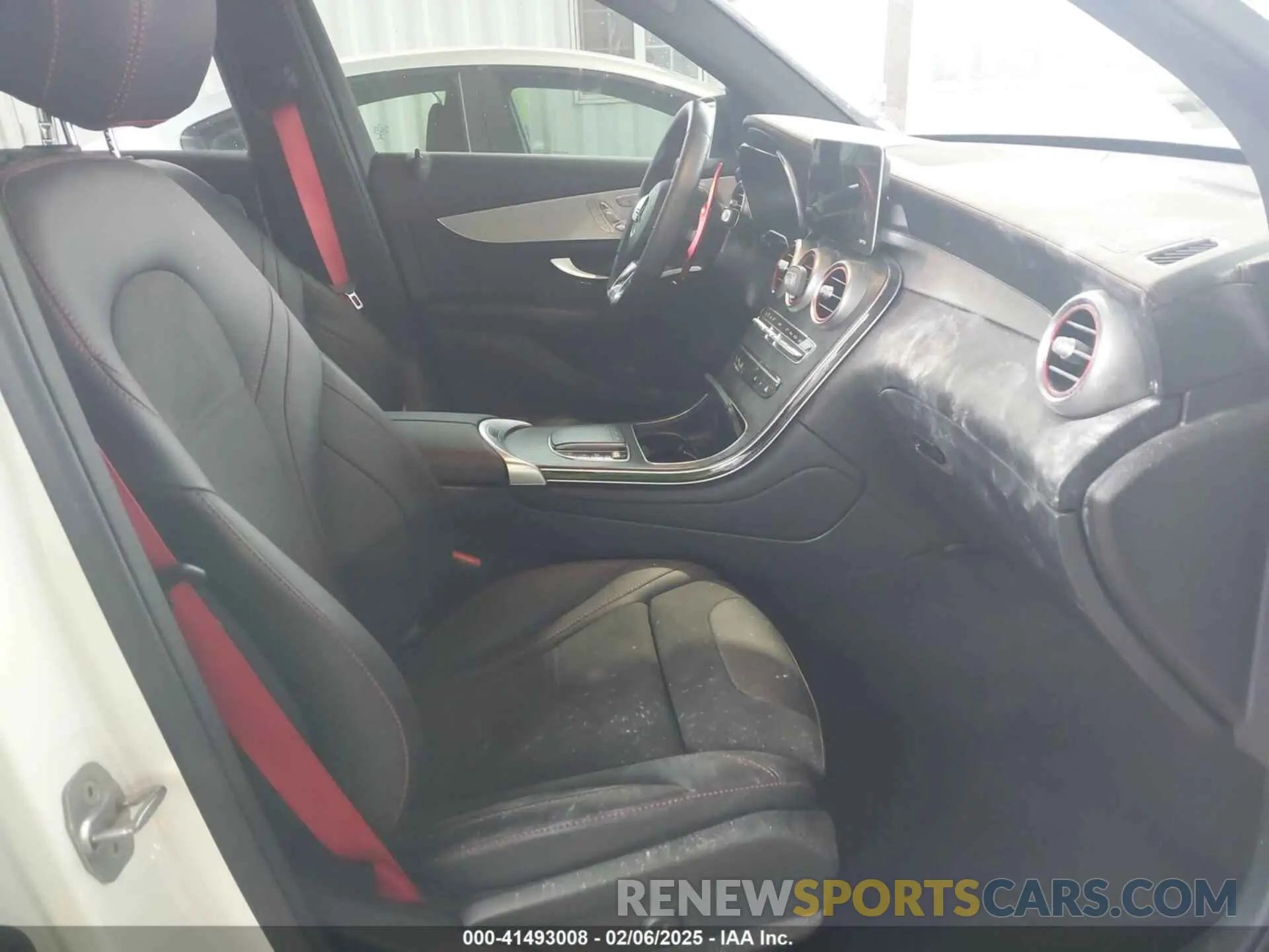 5 Photograph of a damaged car W1N0G6EB7MF937836 MERCEDES-BENZ AMG GLC 43 2021