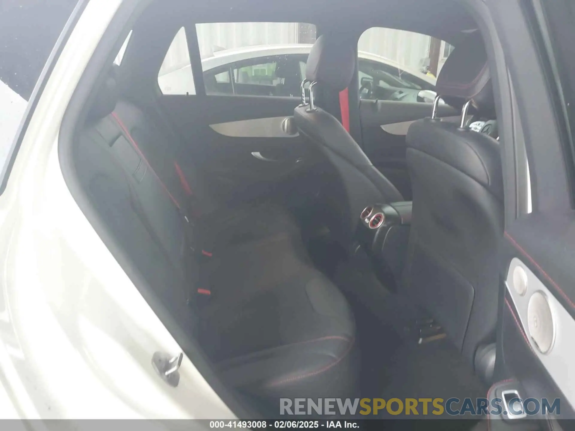 8 Photograph of a damaged car W1N0G6EB7MF937836 MERCEDES-BENZ AMG GLC 43 2021