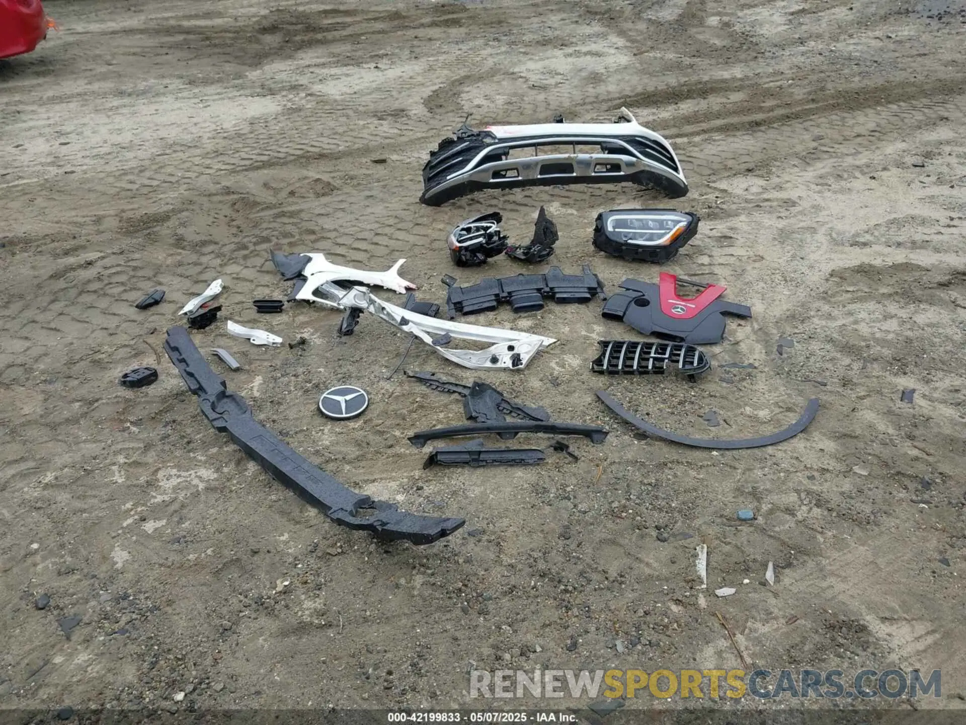 12 Photograph of a damaged car W1N0G6EB4NG120917 MERCEDES-BENZ AMG GLC 43 2022