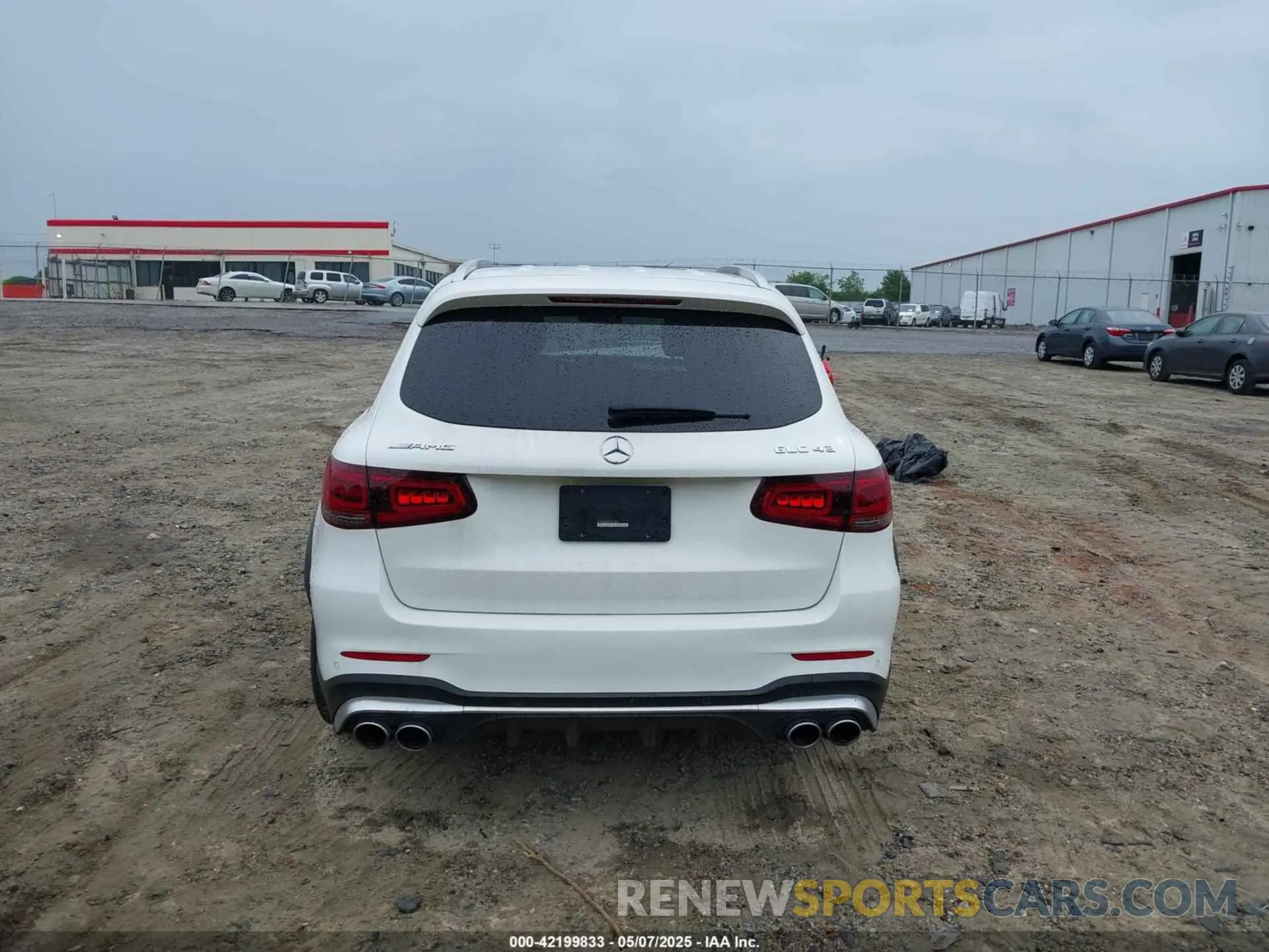 17 Photograph of a damaged car W1N0G6EB4NG120917 MERCEDES-BENZ AMG GLC 43 2022