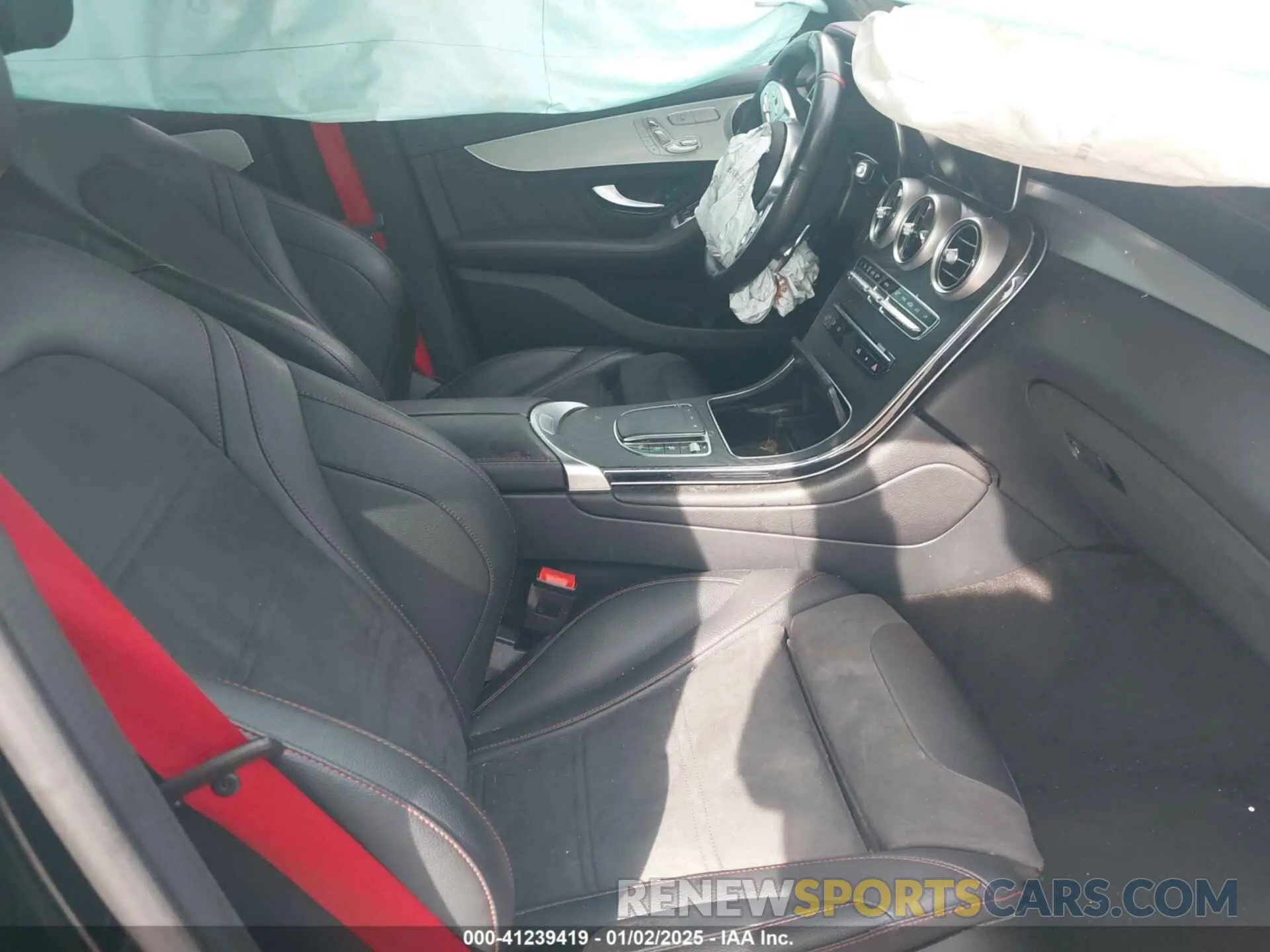 5 Photograph of a damaged car W1N0G6EB8NG080065 MERCEDES-BENZ AMG GLC 43 2022