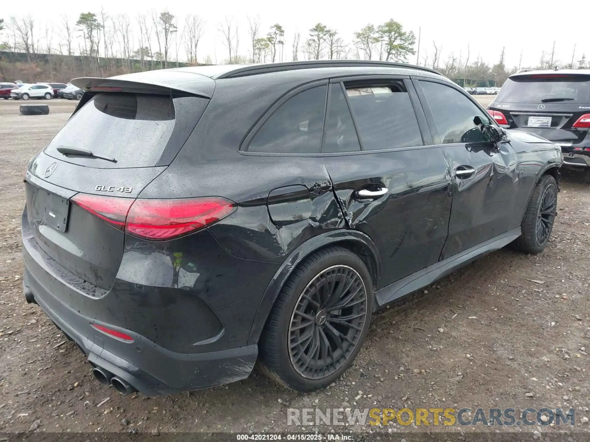4 Photograph of a damaged car W1NKM8HB4RF202831 MERCEDES-BENZ AMG GLC 43 2024