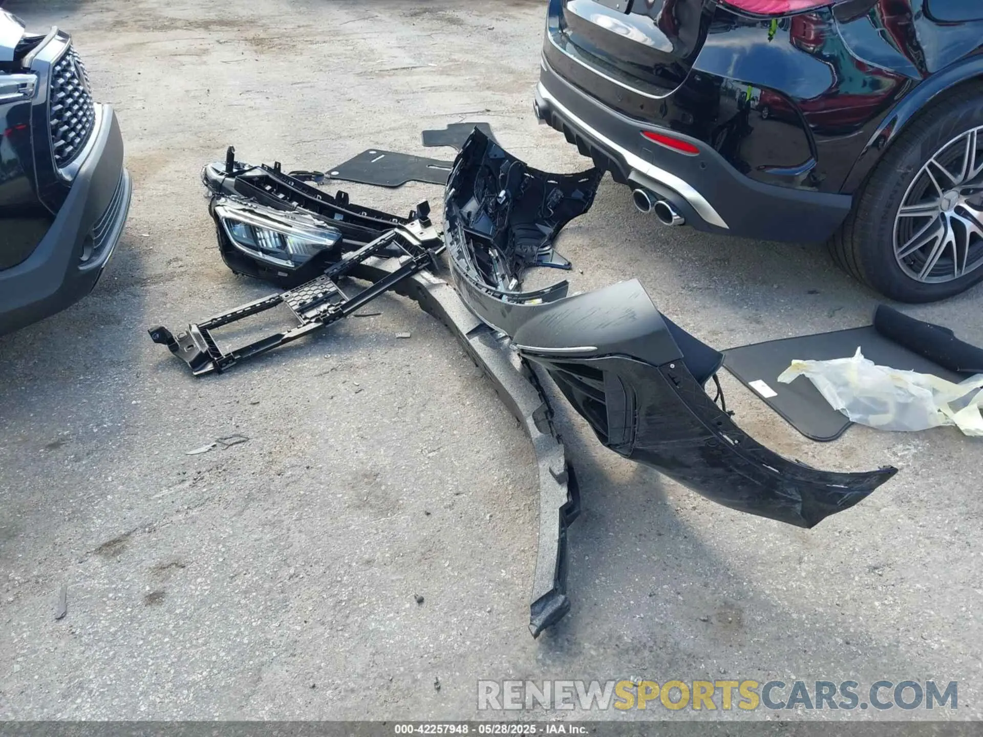 12 Photograph of a damaged car W1NKM8HB0SF275149 MERCEDES-BENZ AMG GLC 43 2025