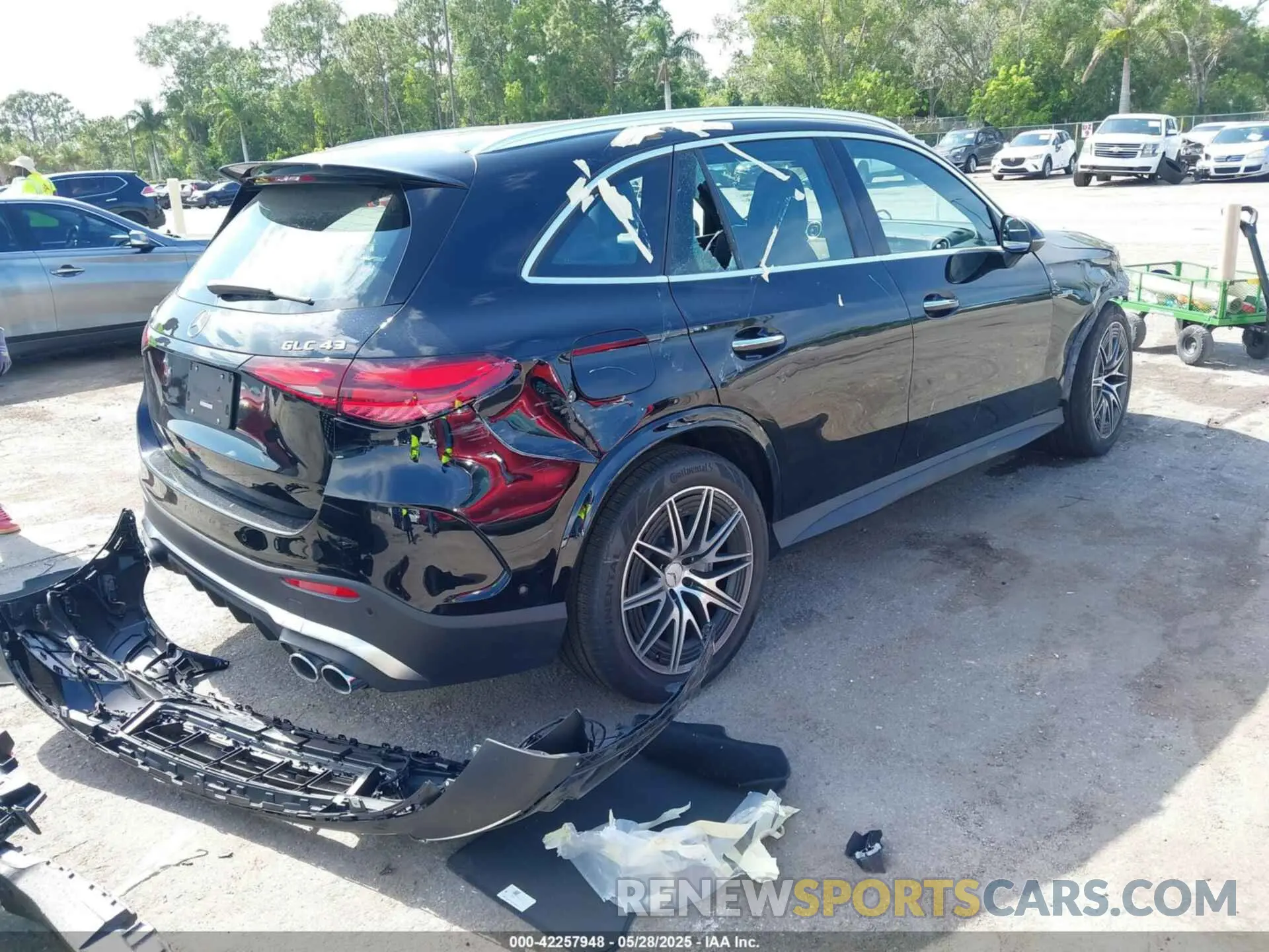 4 Photograph of a damaged car W1NKM8HB0SF275149 MERCEDES-BENZ AMG GLC 43 2025