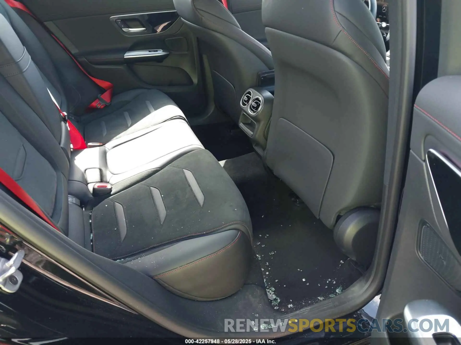 8 Photograph of a damaged car W1NKM8HB0SF275149 MERCEDES-BENZ AMG GLC 43 2025
