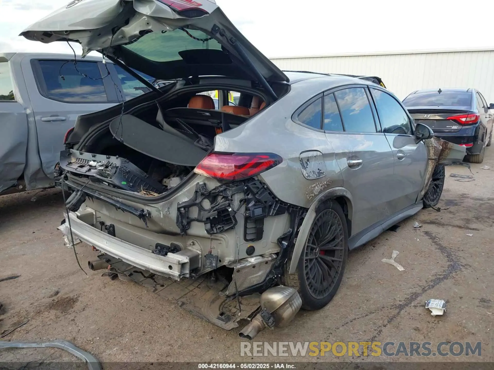 4 Photograph of a damaged car W1NKJ8AB3SF288545 MERCEDES-BENZ AMG GLC 63 COUPE 2025