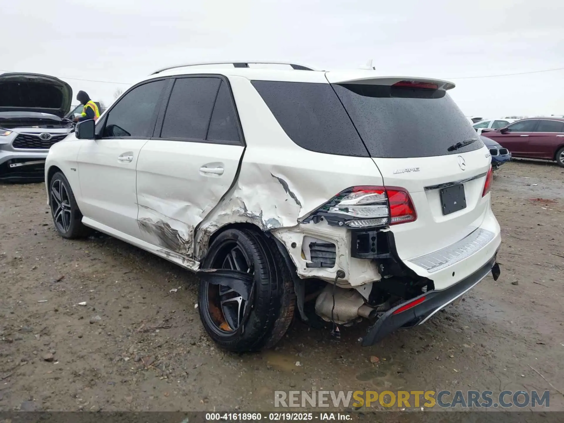 3 Photograph of a damaged car 4JGDA6EB9KB183476 MERCEDES-BENZ AMG GLE 43 2019