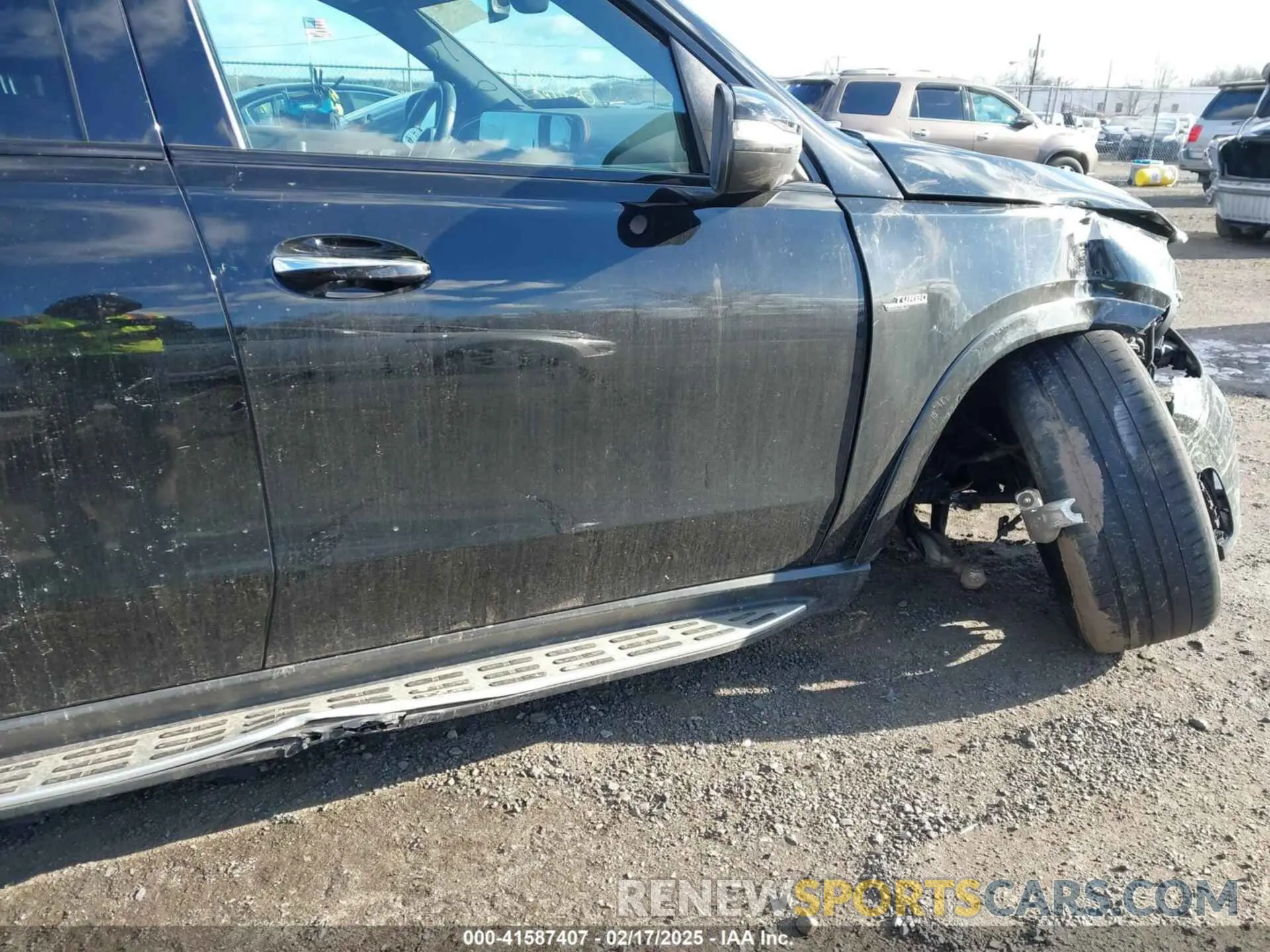 17 Photograph of a damaged car 4JGFB6BB8MA302153 MERCEDES-BENZ AMG GLE 53 2021