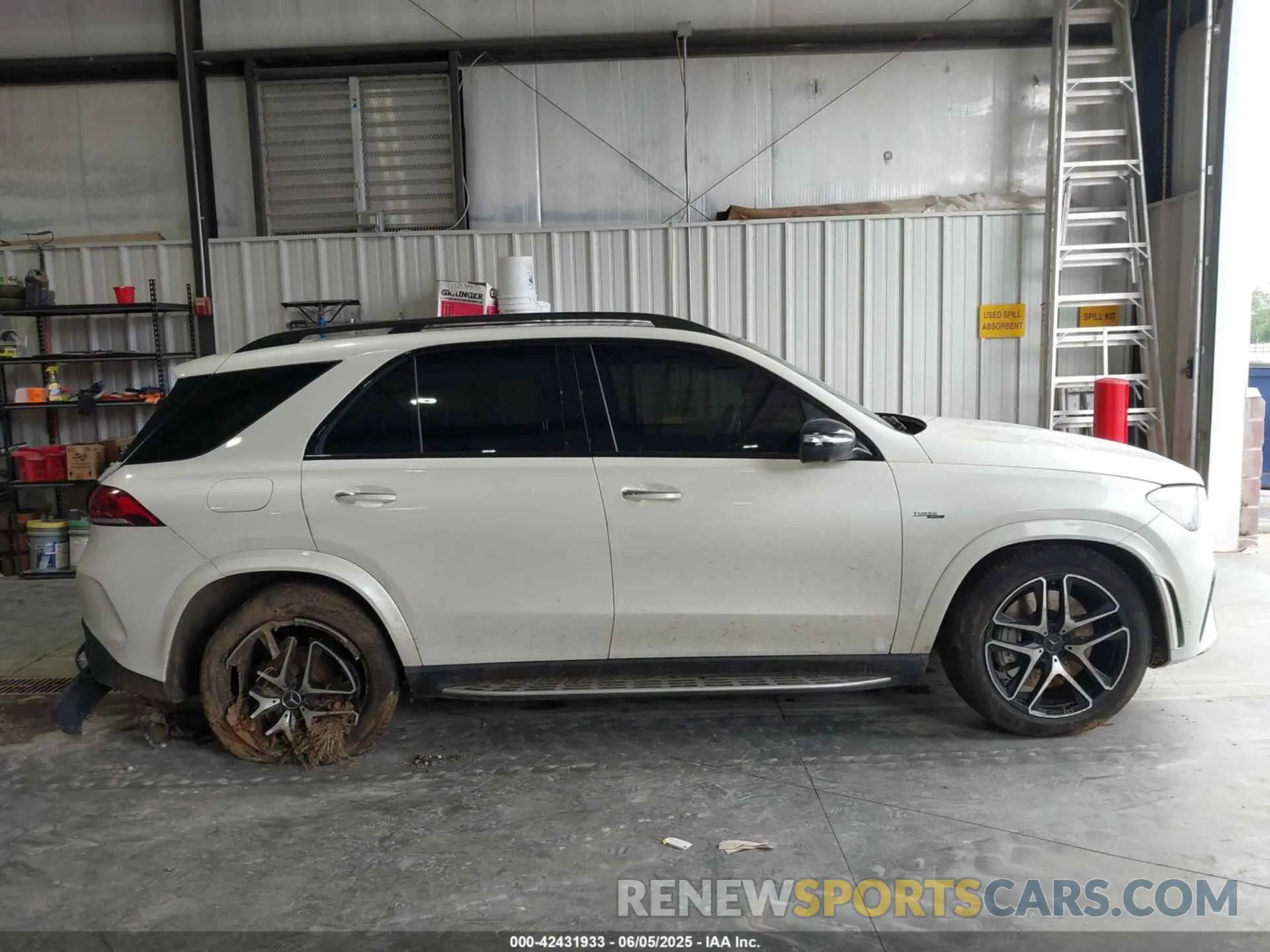 13 Photograph of a damaged car 4JGFB6BBXMA563557 MERCEDES-BENZ AMG GLE 53 2021