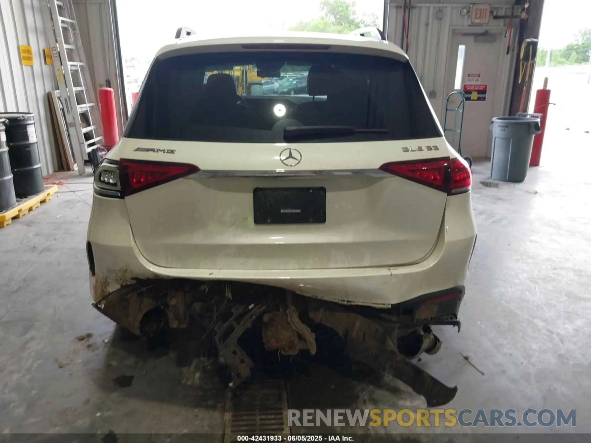 16 Photograph of a damaged car 4JGFB6BBXMA563557 MERCEDES-BENZ AMG GLE 53 2021
