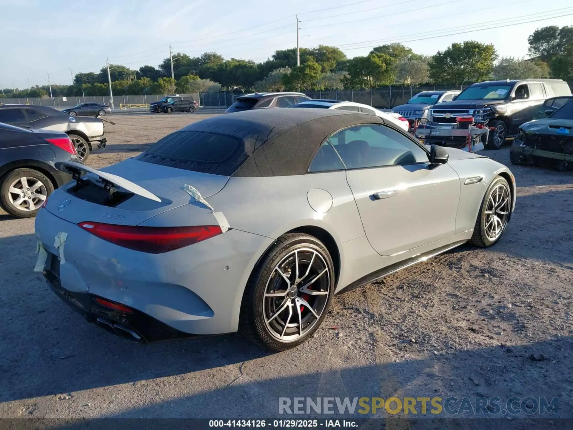 4 Photograph of a damaged car W1KVK8AB3NF005086 MERCEDES-BENZ AMG SL 55 2022