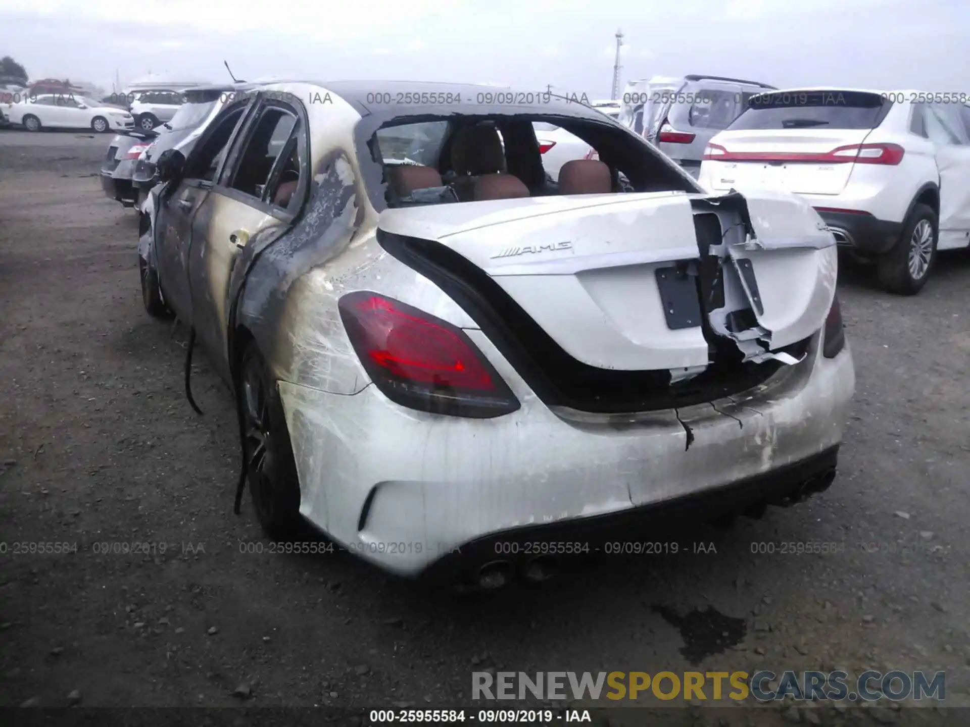 3 Photograph of a damaged car 55SWF6EB7KU283862 MERCEDES-BENZ C 2019