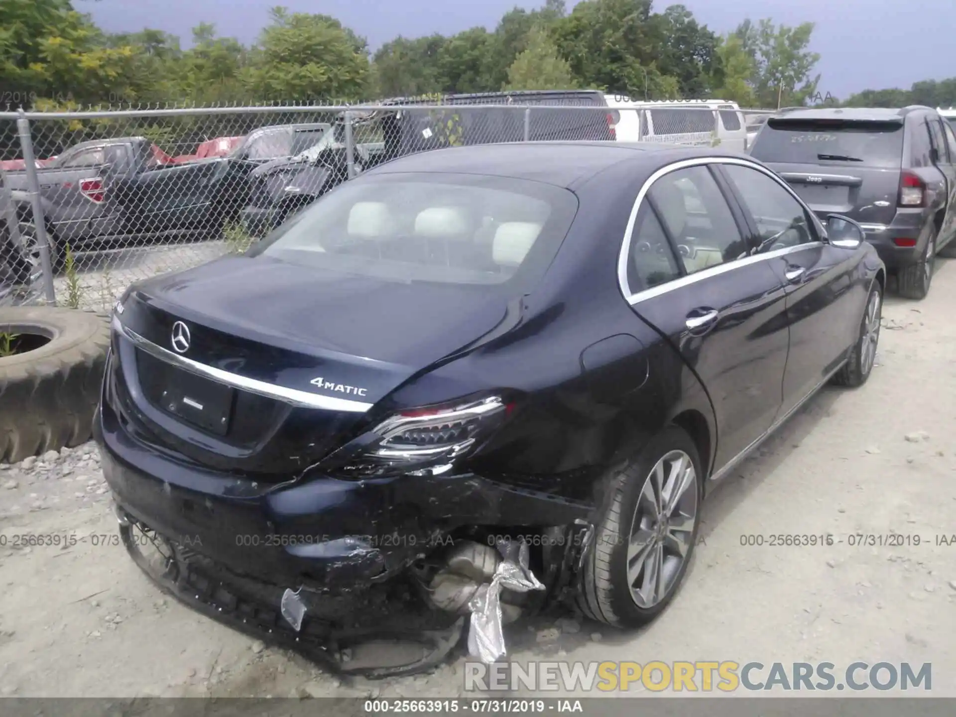 4 Photograph of a damaged car 55SWF8EB0KU295573 MERCEDES-BENZ C 2019