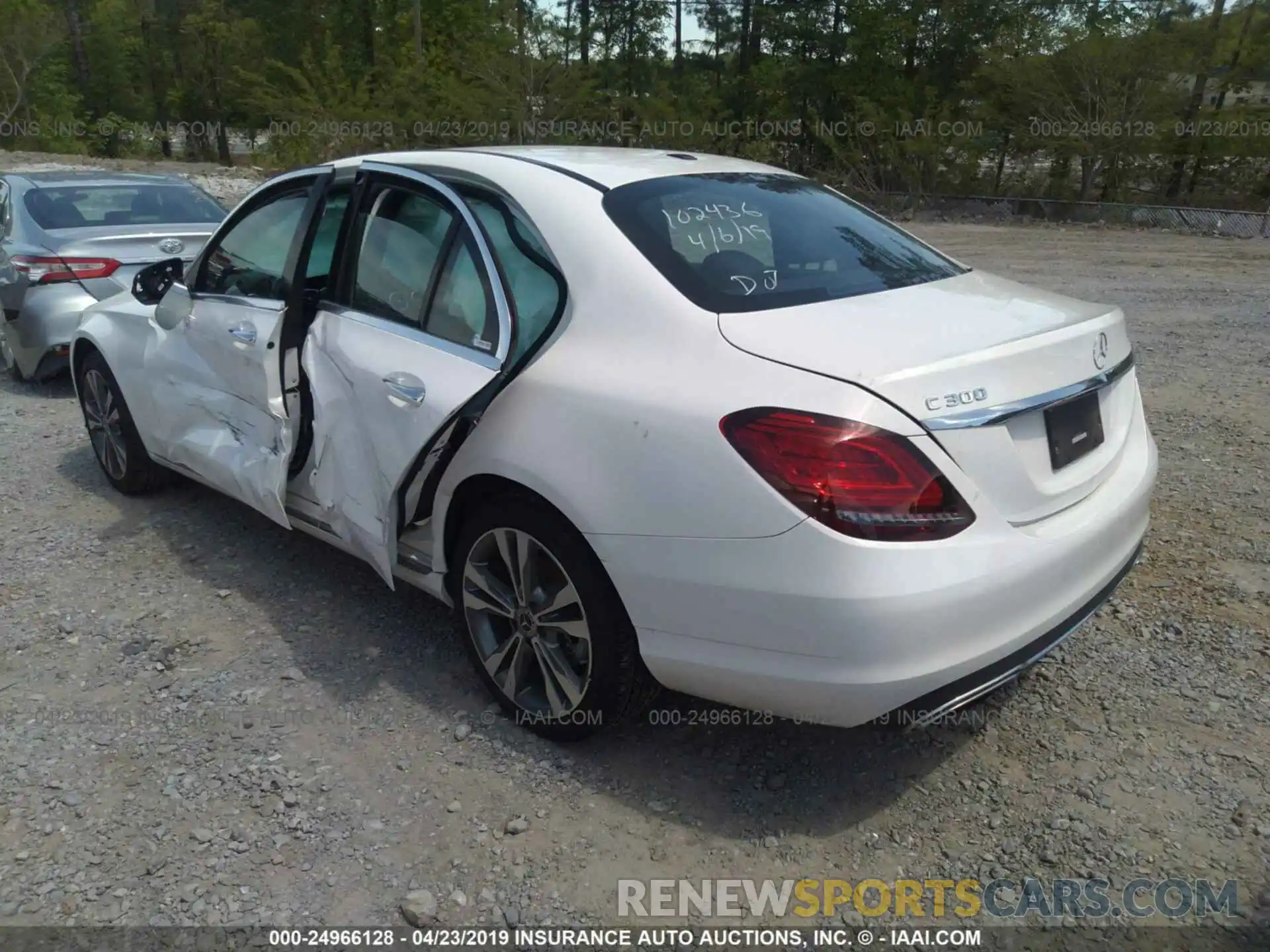 3 Photograph of a damaged car 55SWF8EB3KU283885 MERCEDES-BENZ C 2019